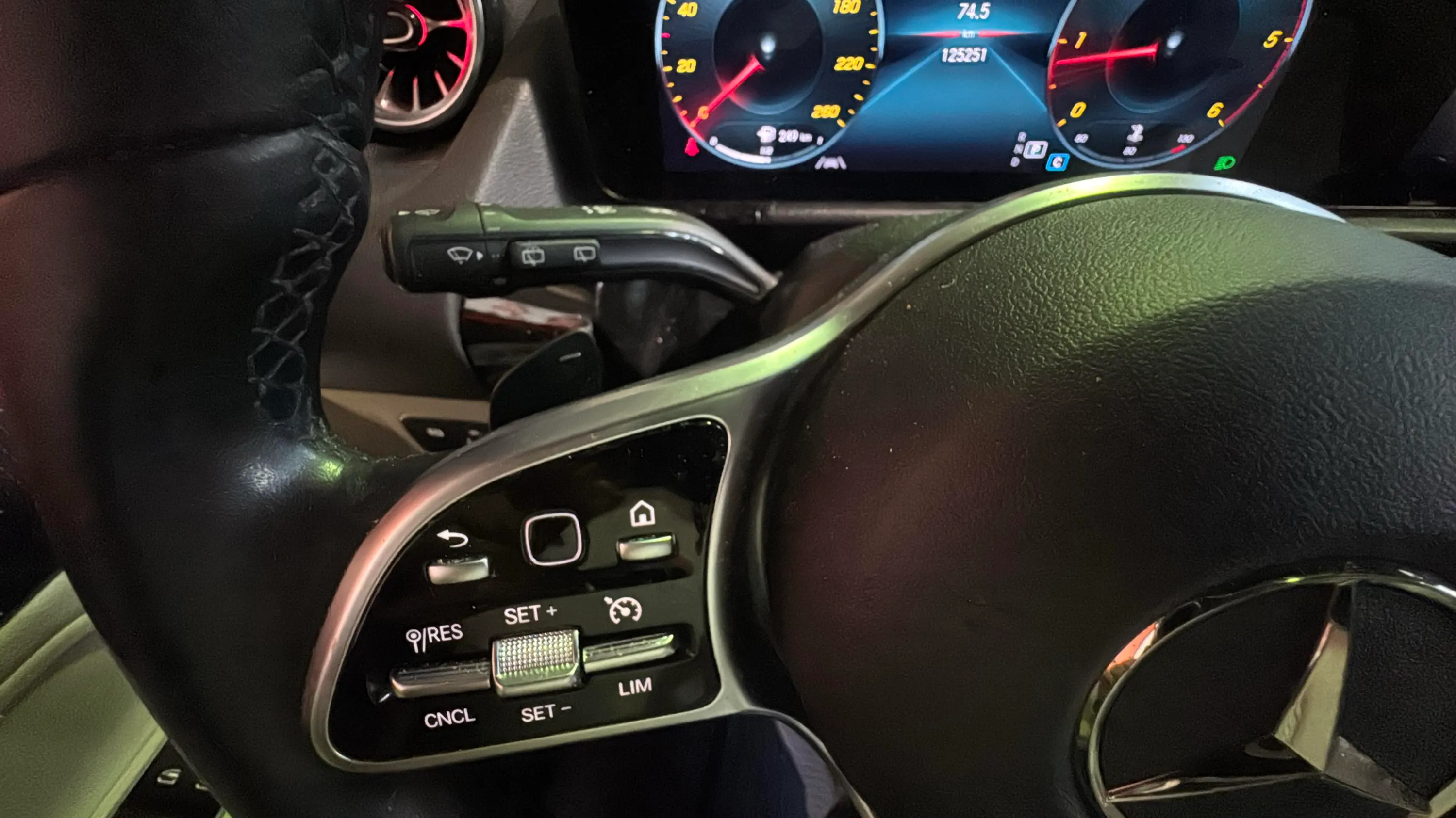 Mercedes-Benz GLA 200 D - foto 18