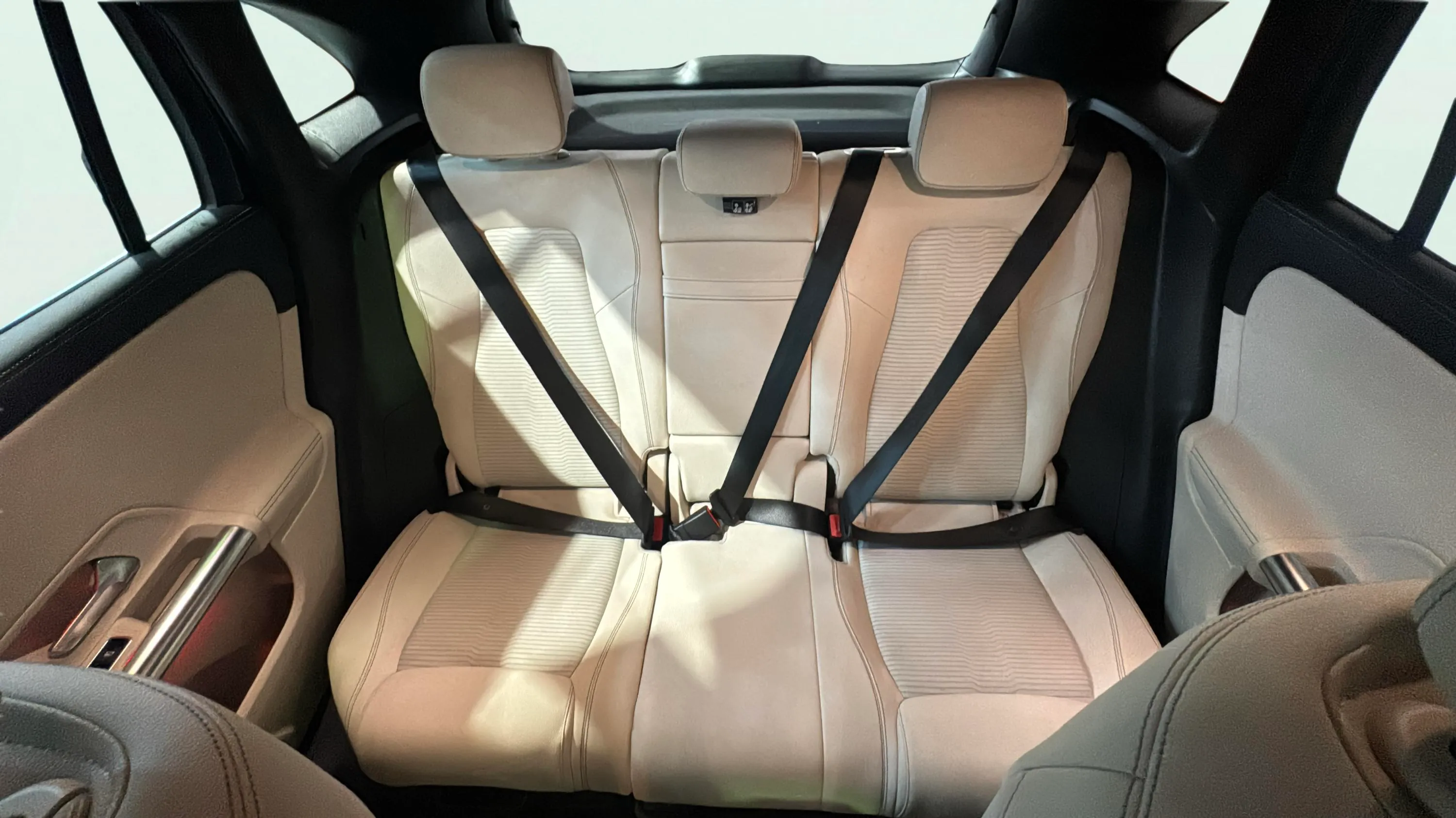 Mercedes-Benz GLA 200 D - foto 23