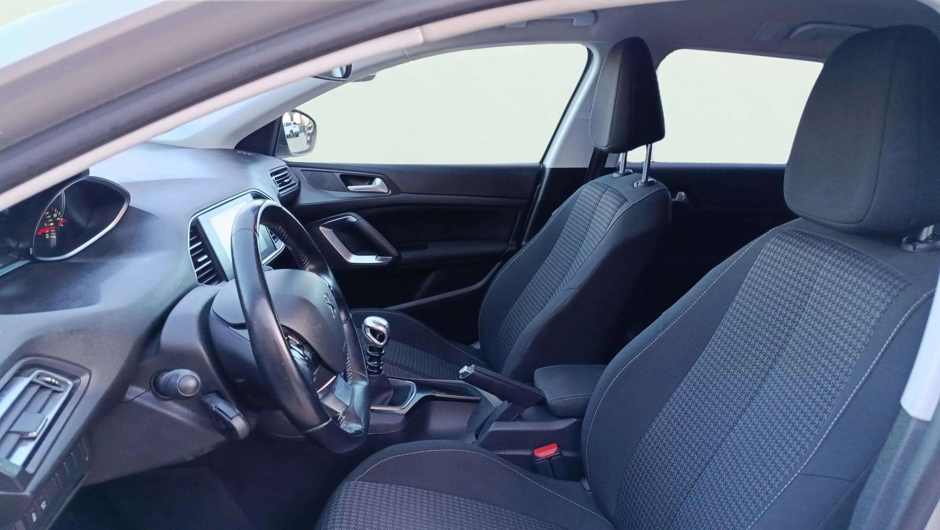 Peugeot 308 SW Access 1.2 PureTech 110 - foto 9