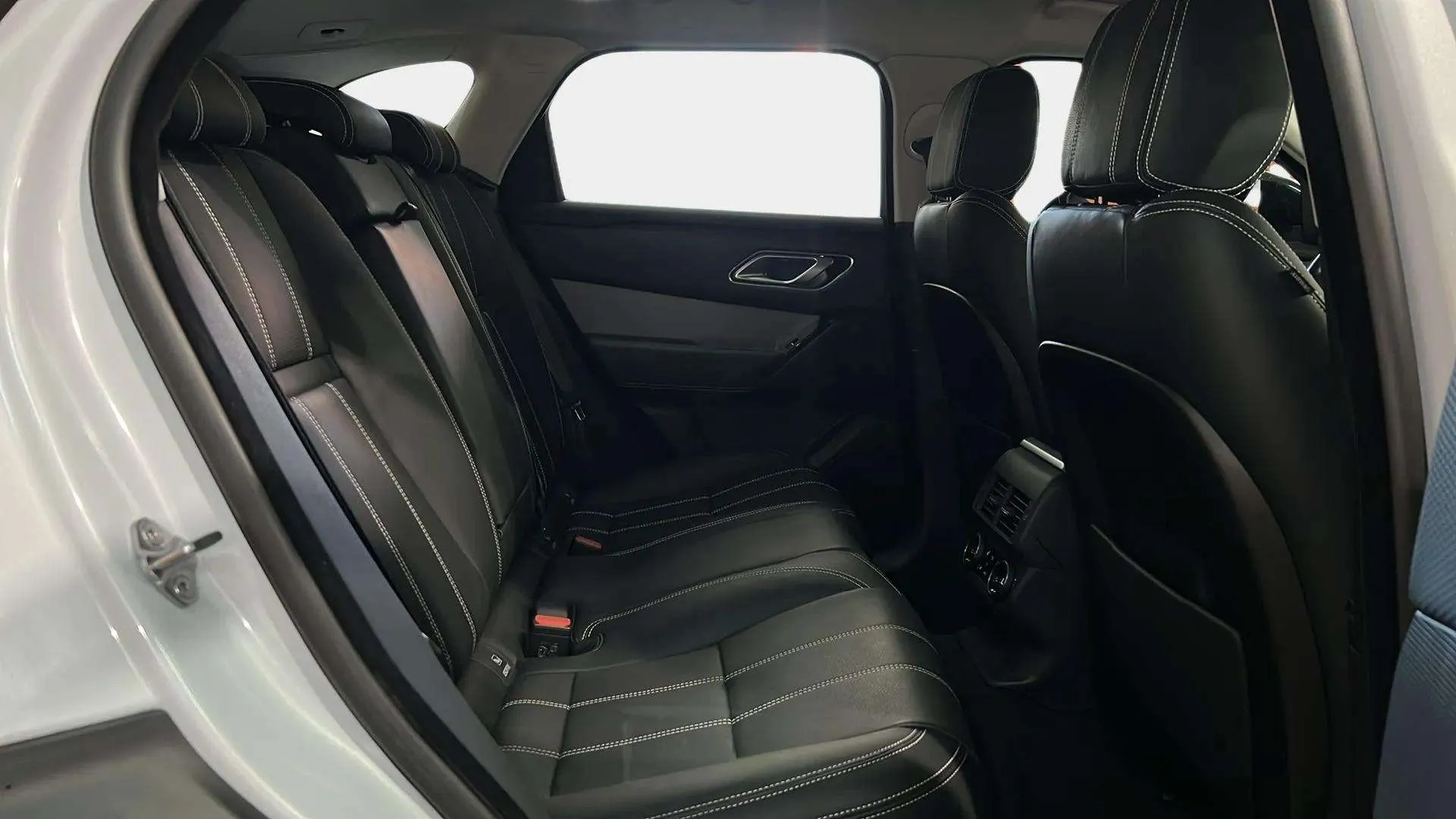 Land Rover Range Rover Velar 2.0 D180 4WD - foto 18