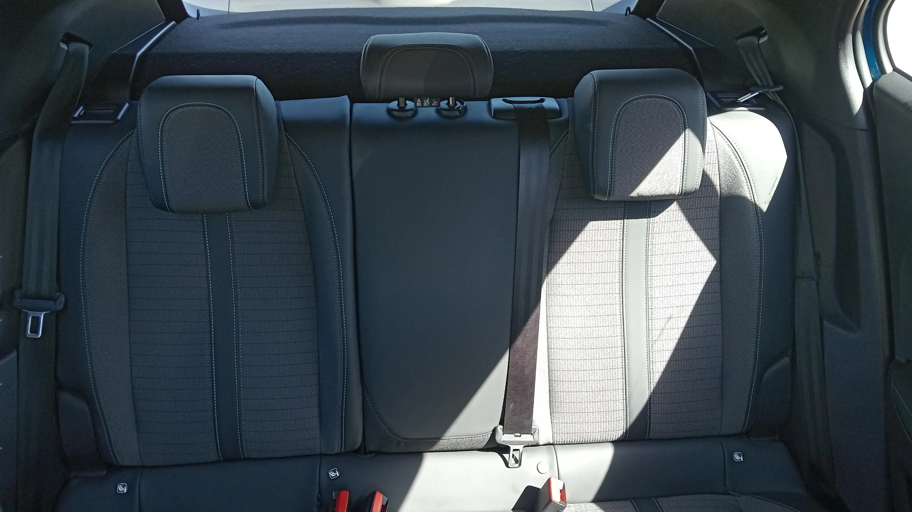 Peugeot 2008 Allure Pack PureTech 130 BVM6 - foto 19