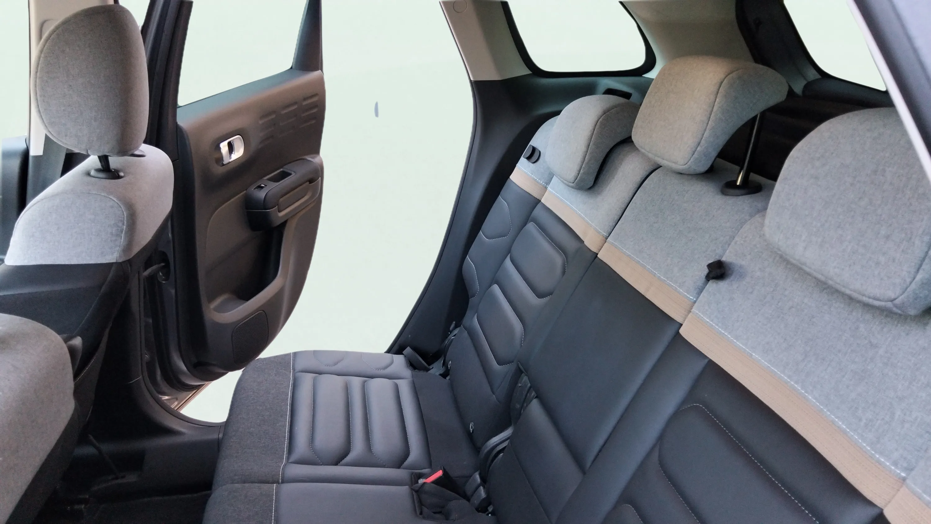 Citroën C3 Aircross BlueHDi EAT6 Shine - foto 18
