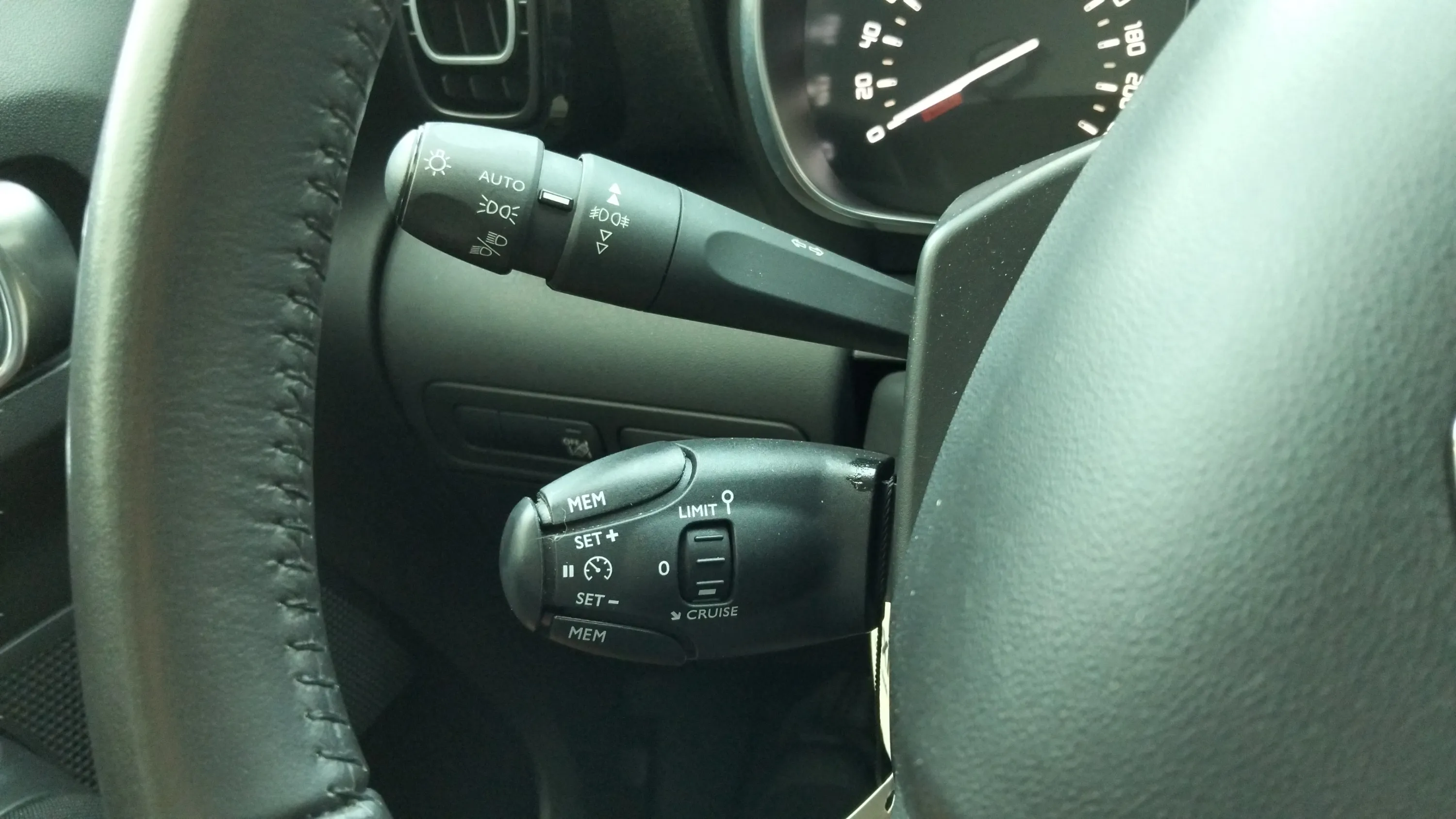 Citroën C3 Aircross BlueHDi EAT6 Shine - foto 22