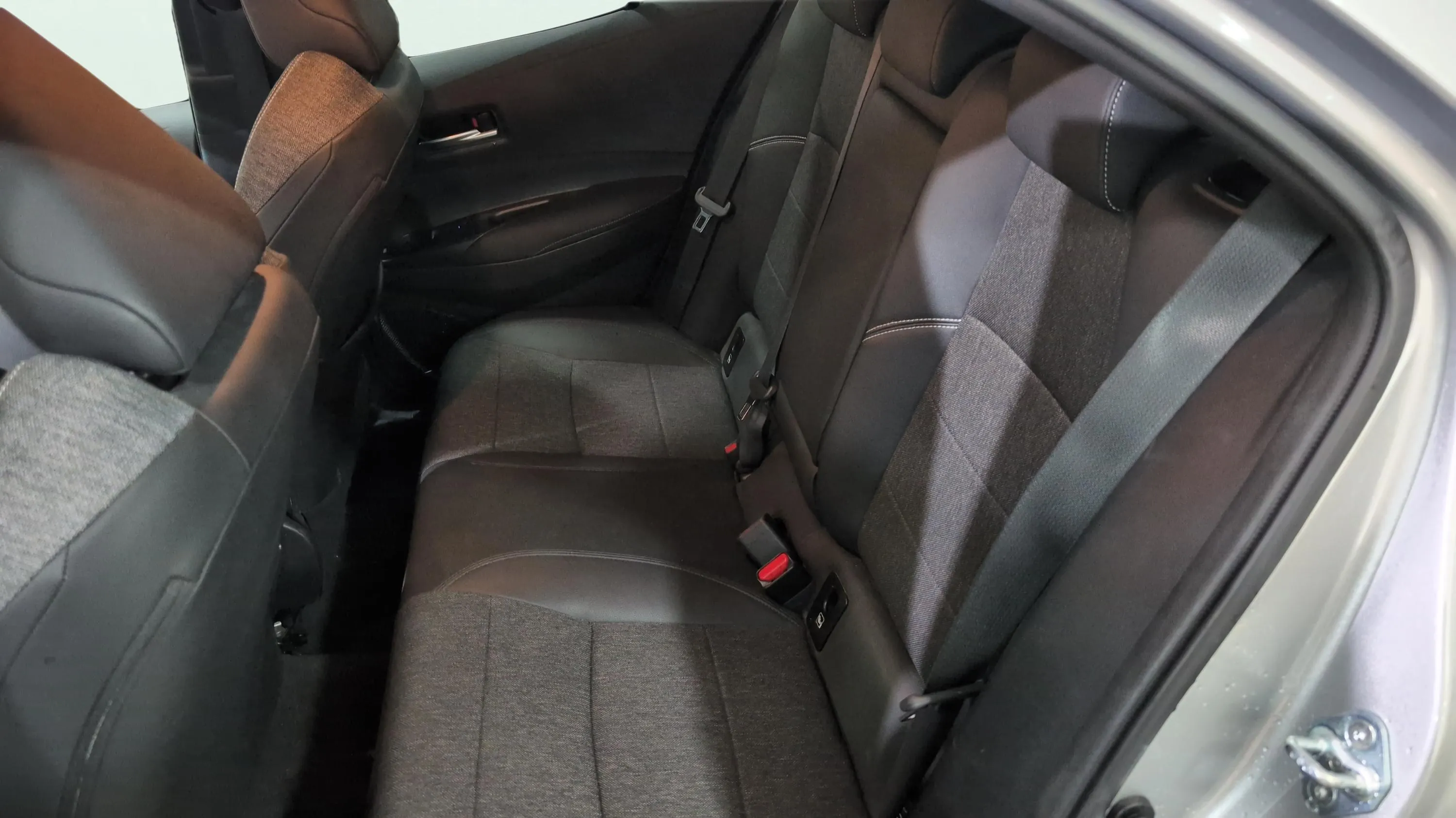 Toyota Corolla 1.8 125H Active Tech E-CVT - foto 14