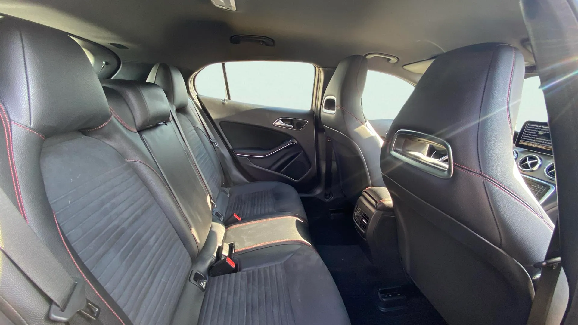 Mercedes-Benz GLA 200 d - foto 12