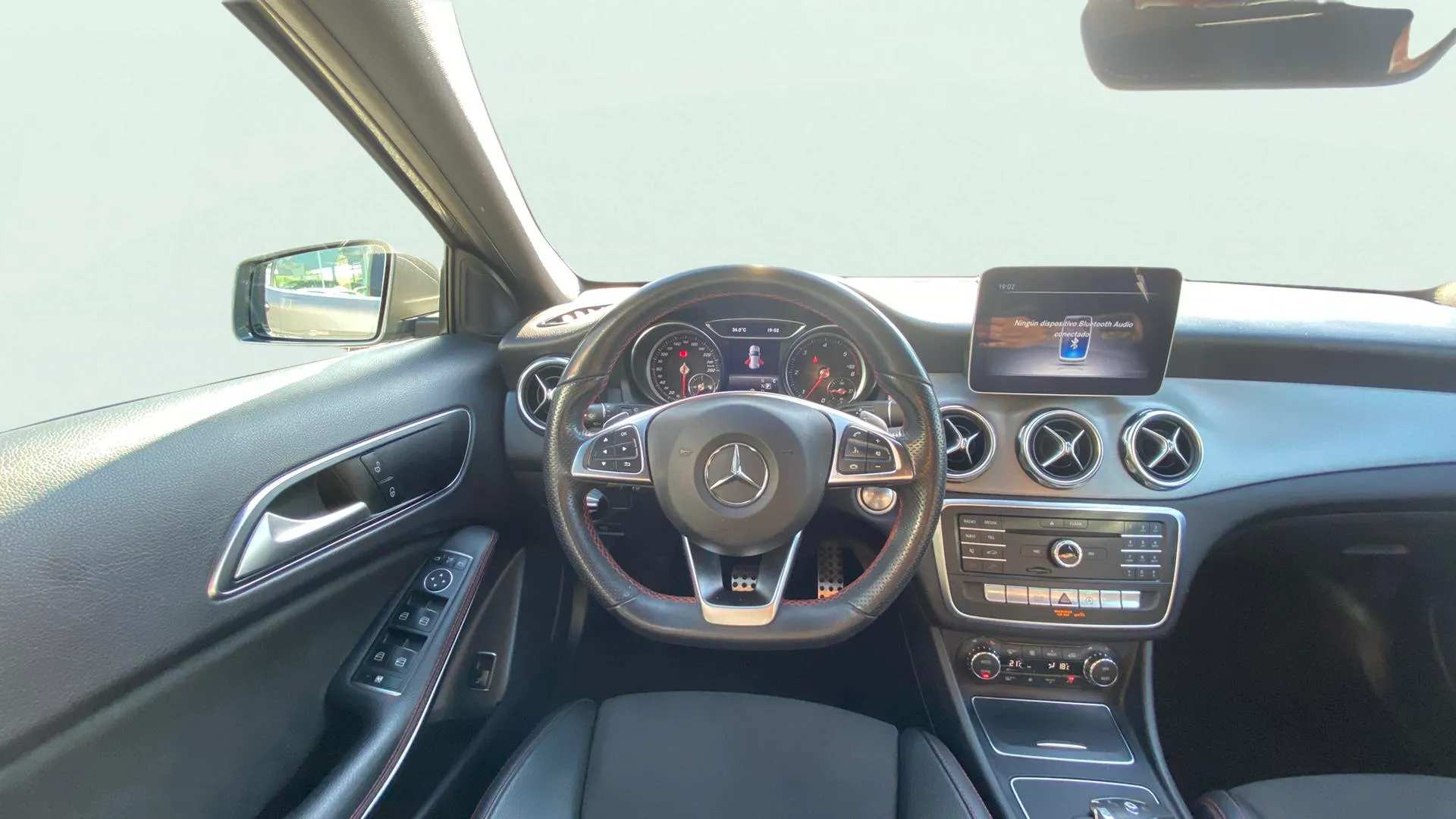 Mercedes-Benz GLA 200 d - foto 16