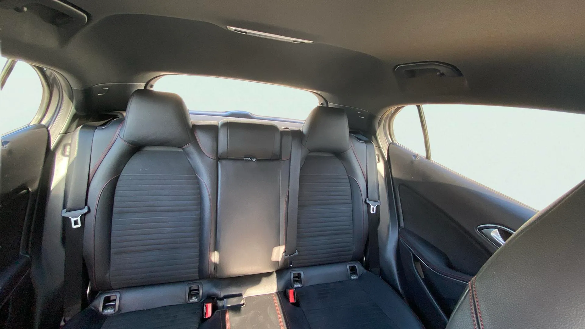 Mercedes-Benz GLA 200 d - foto 13
