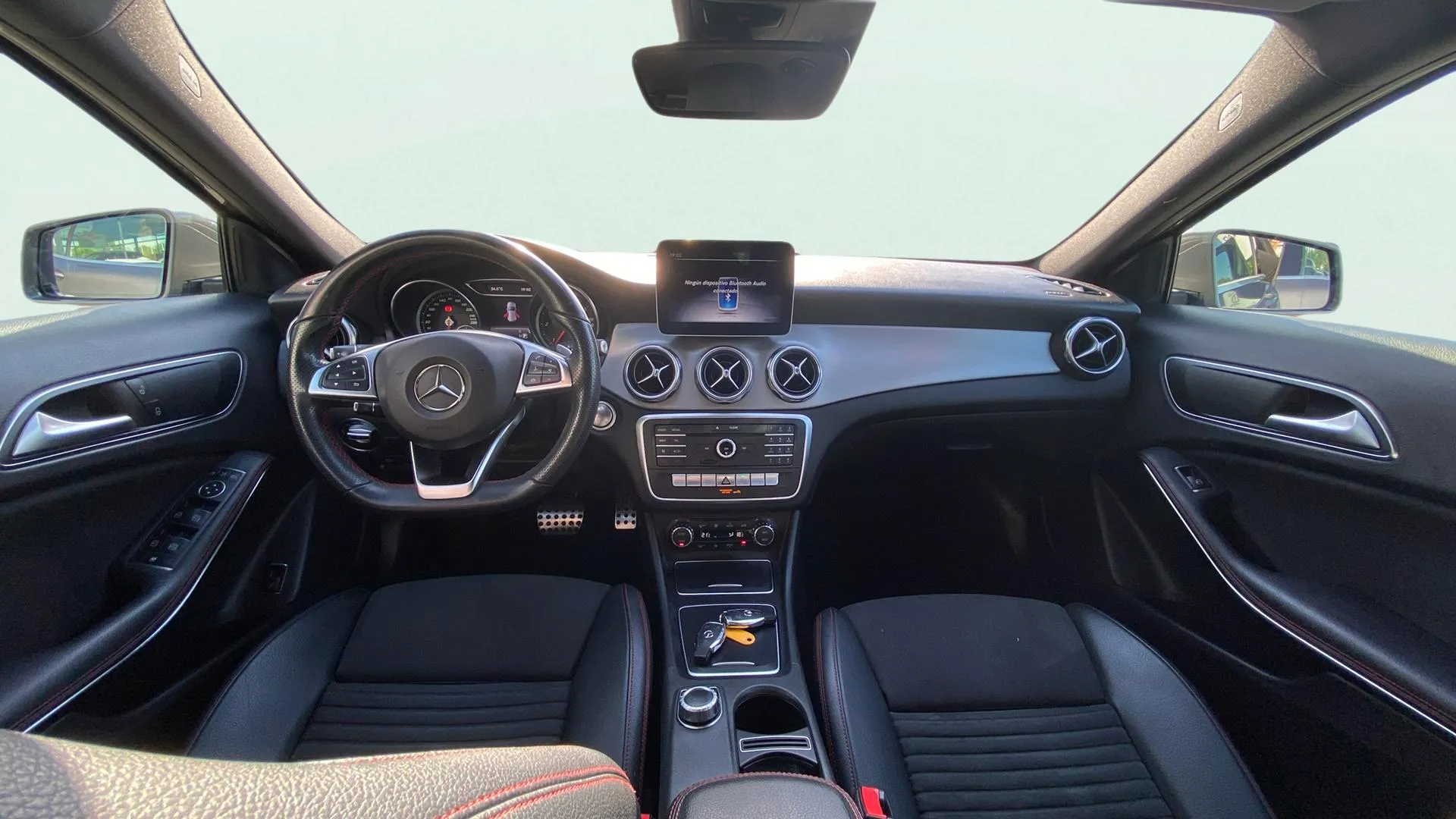 Mercedes-Benz GLA 200 d - foto 14