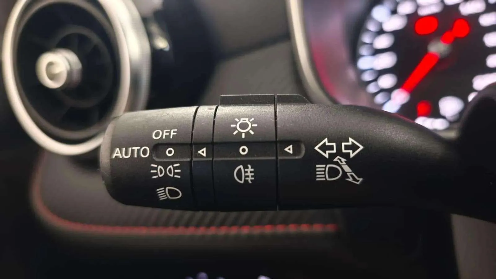 MG ZS 1.0T Luxury - foto 13