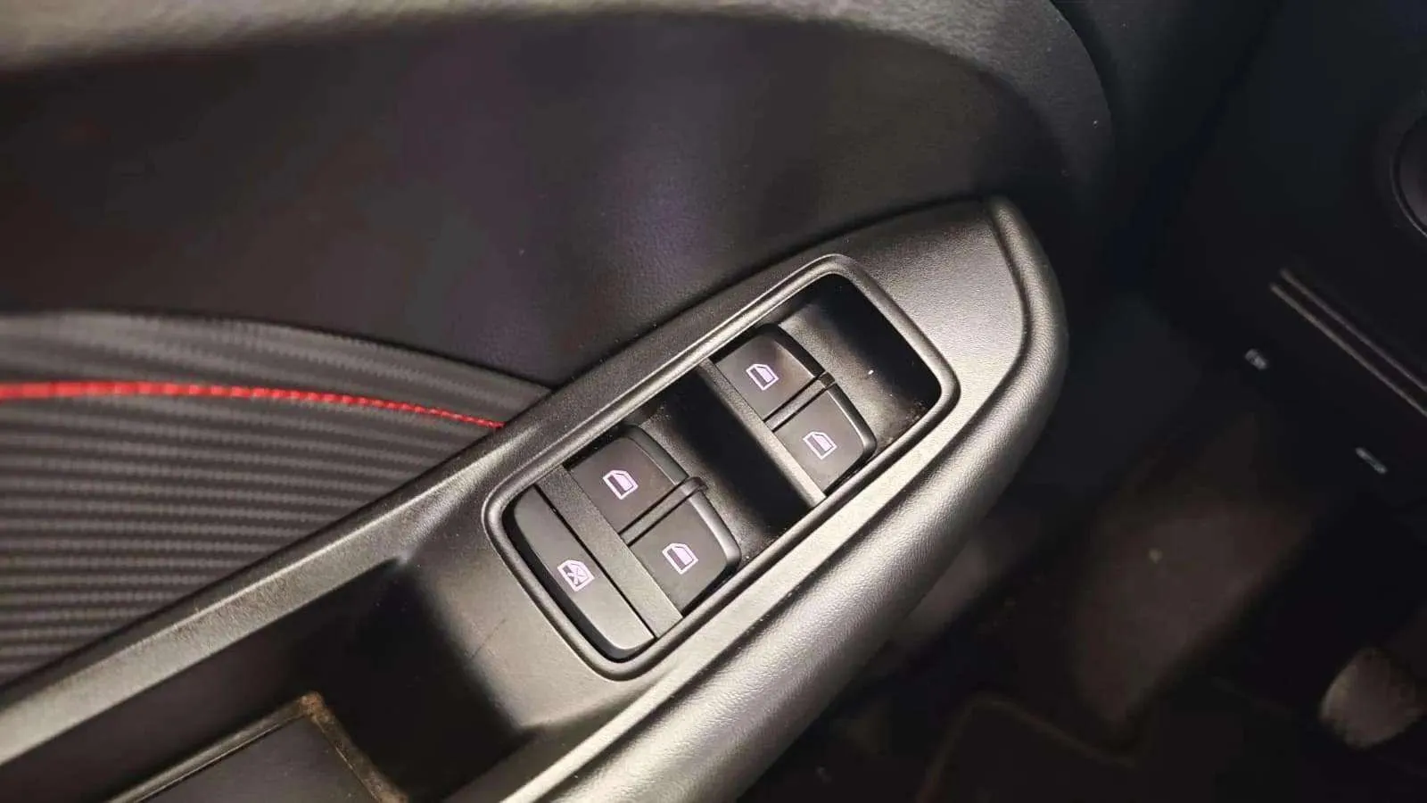 MG ZS 1.0T Luxury - foto 24