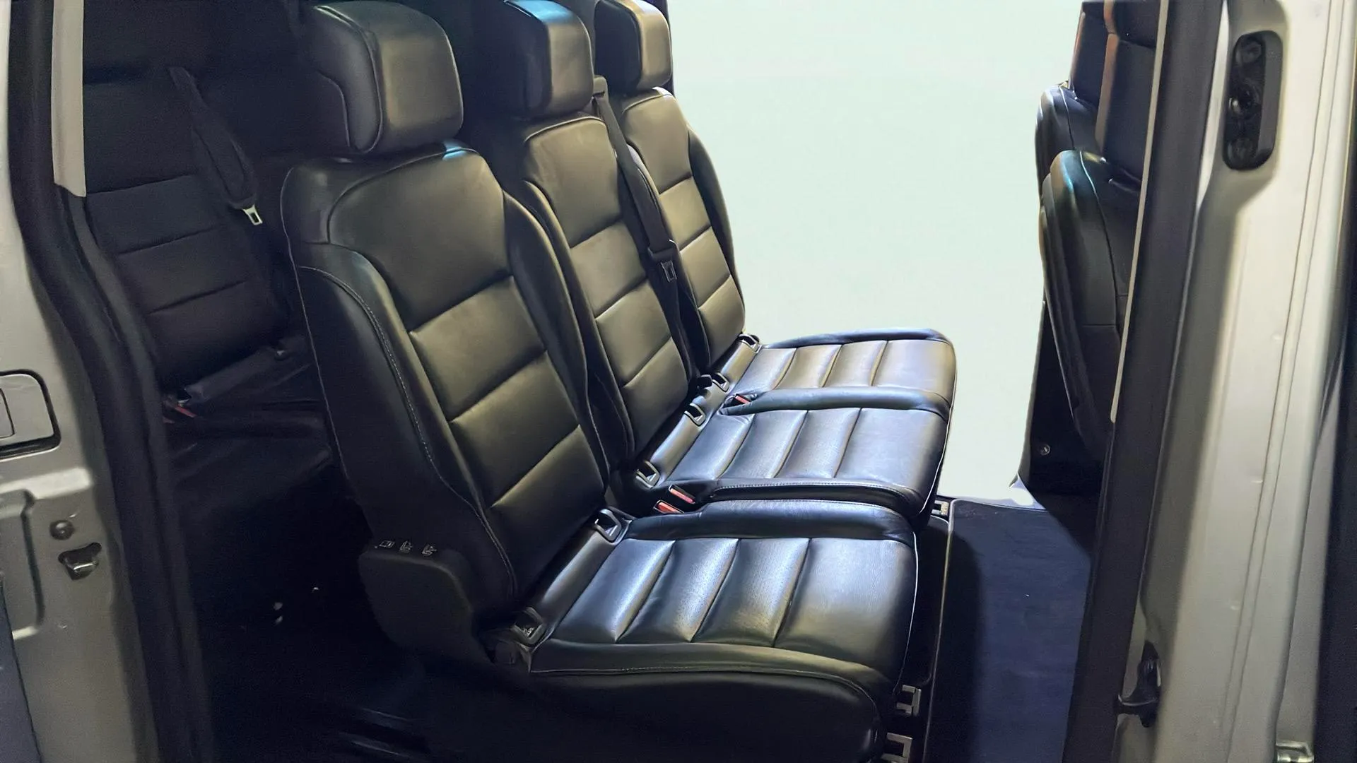 Peugeot Traveller Business VIP BlueHDi EAT8 Long - foto 22