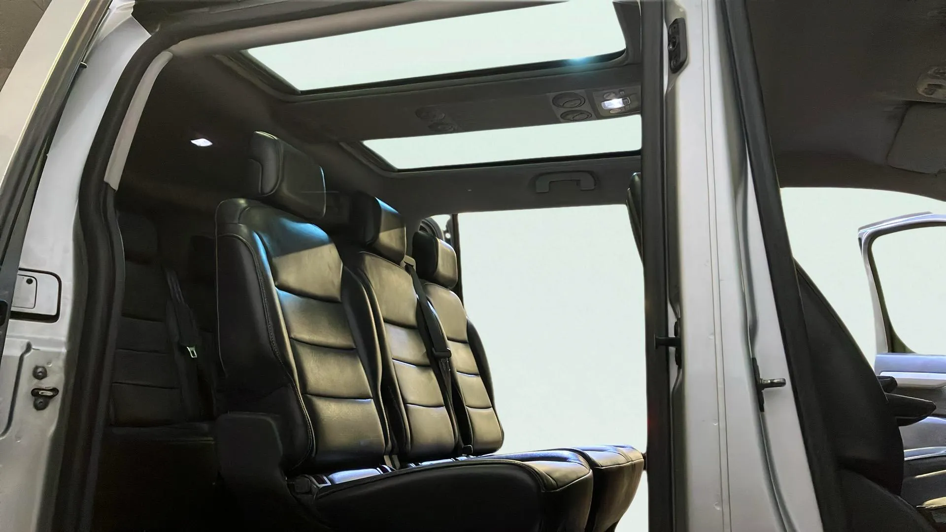 Peugeot Traveller Business VIP BlueHDi EAT8 Long - foto 23