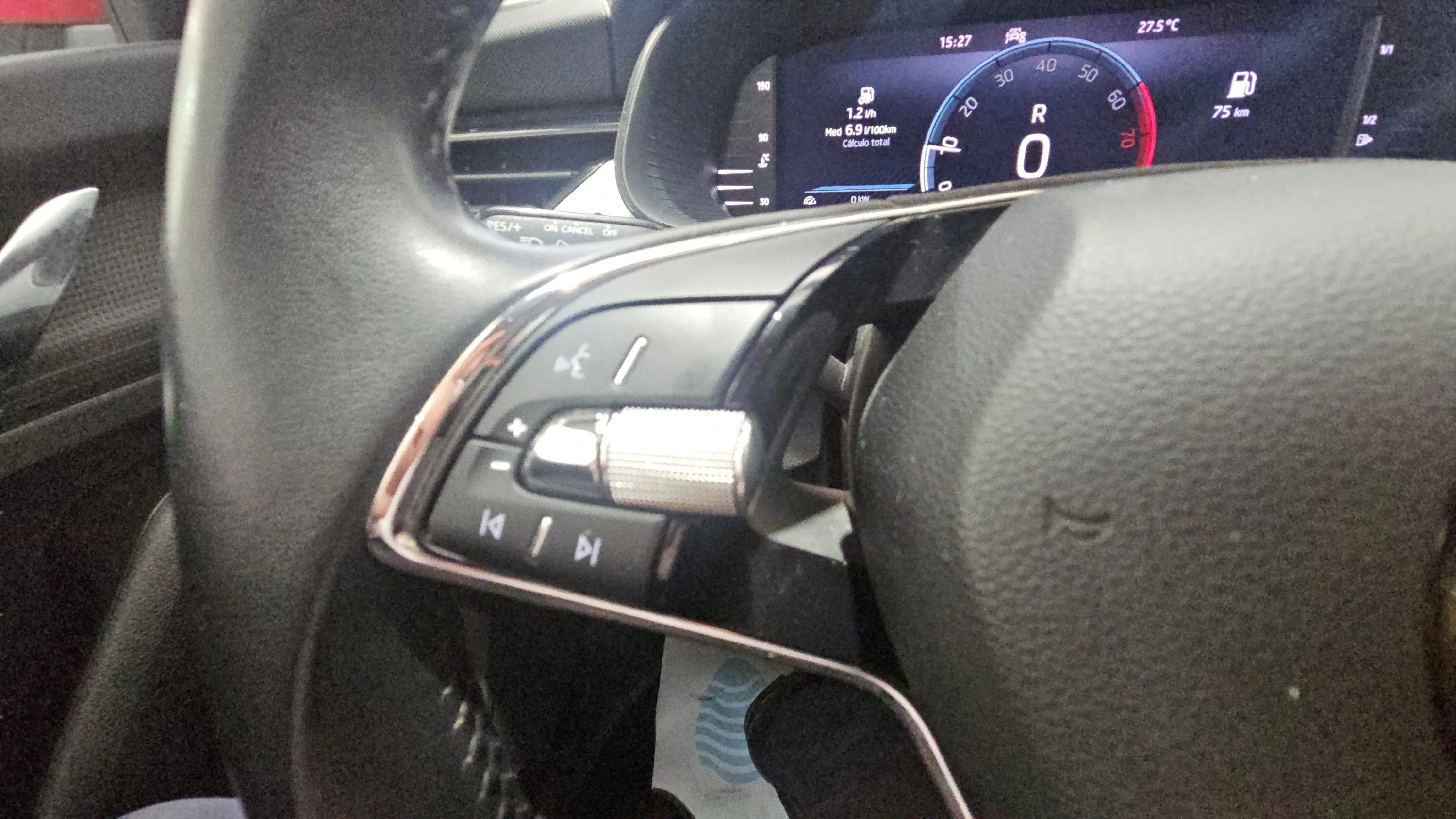 Škoda Kamiq 1.5 TSI DSG Selection - foto 18