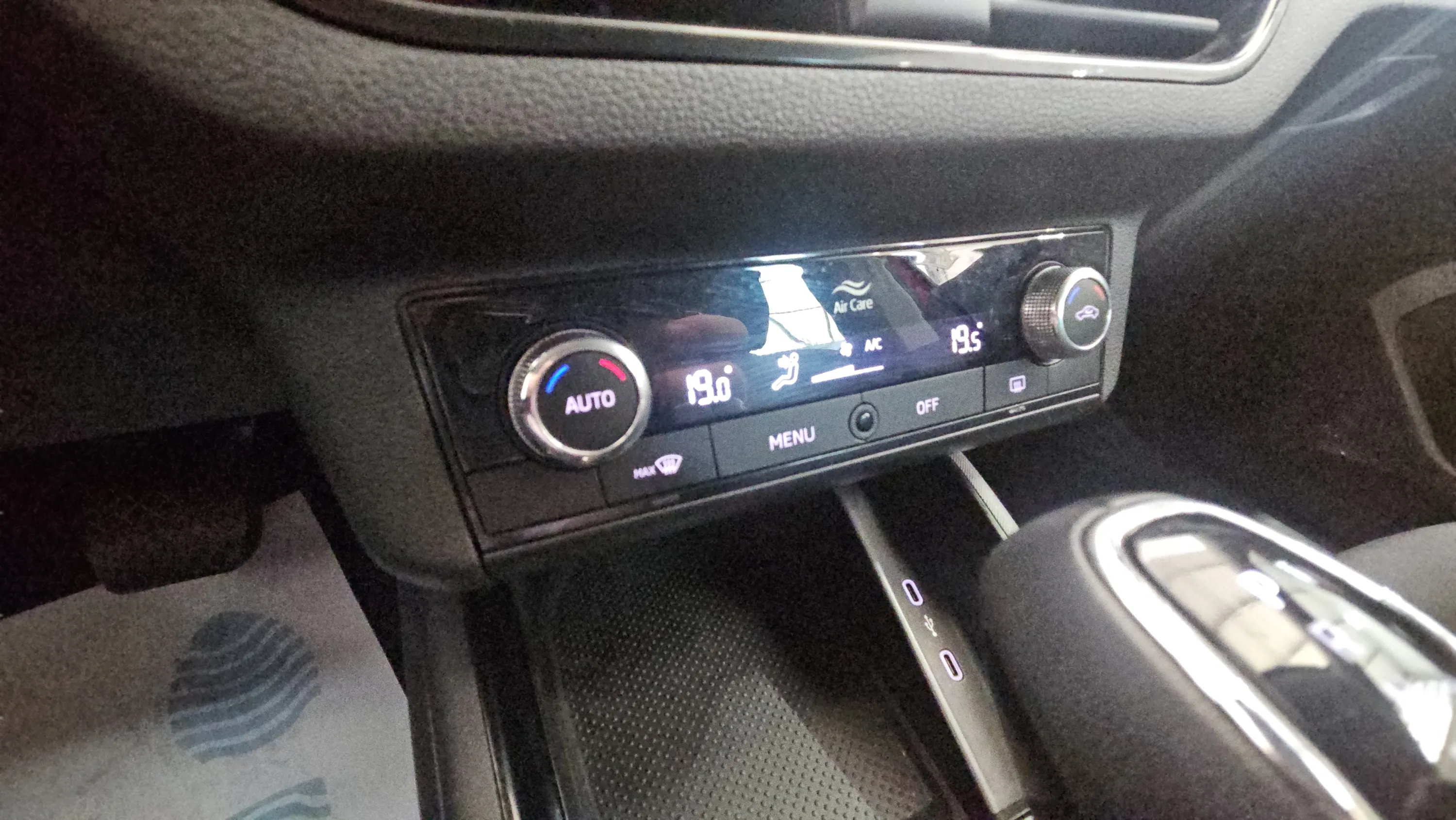 Škoda Kamiq 1.5 TSI DSG Selection - foto 16