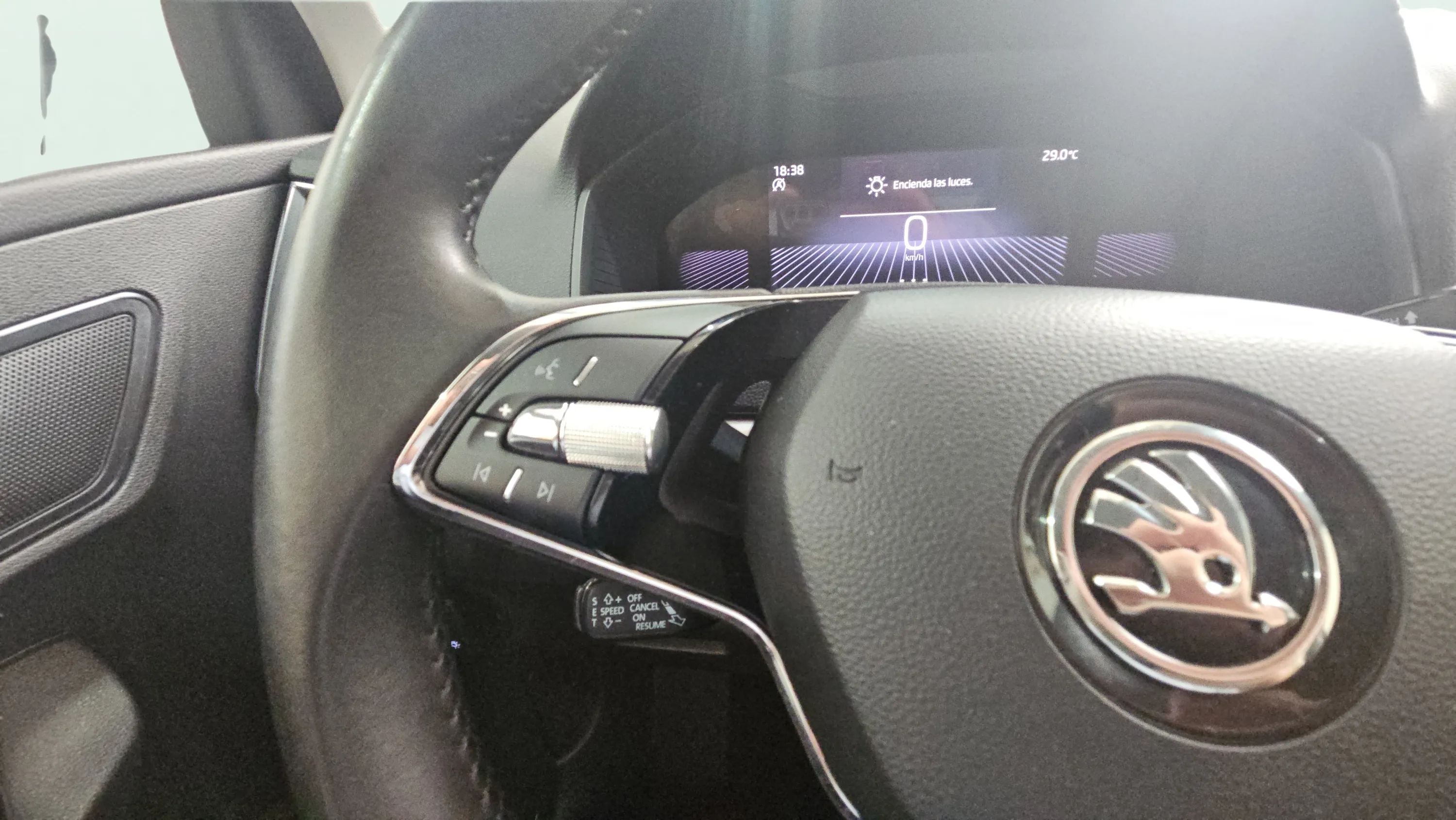 Škoda Karoq 1.5 TSI DSG ACT Selection - foto 16
