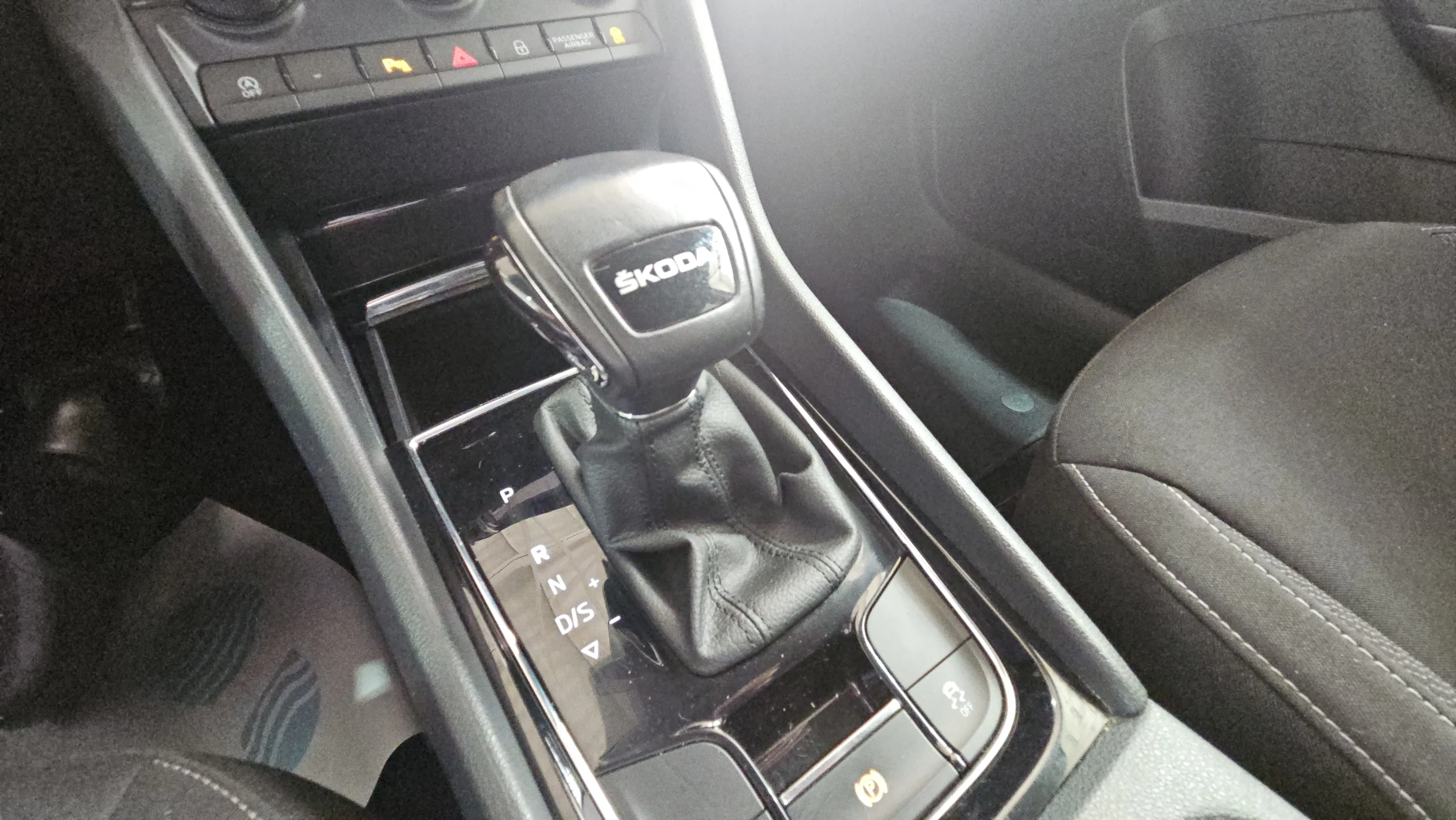 Škoda Karoq 1.5 TSI DSG ACT Selection - foto 14