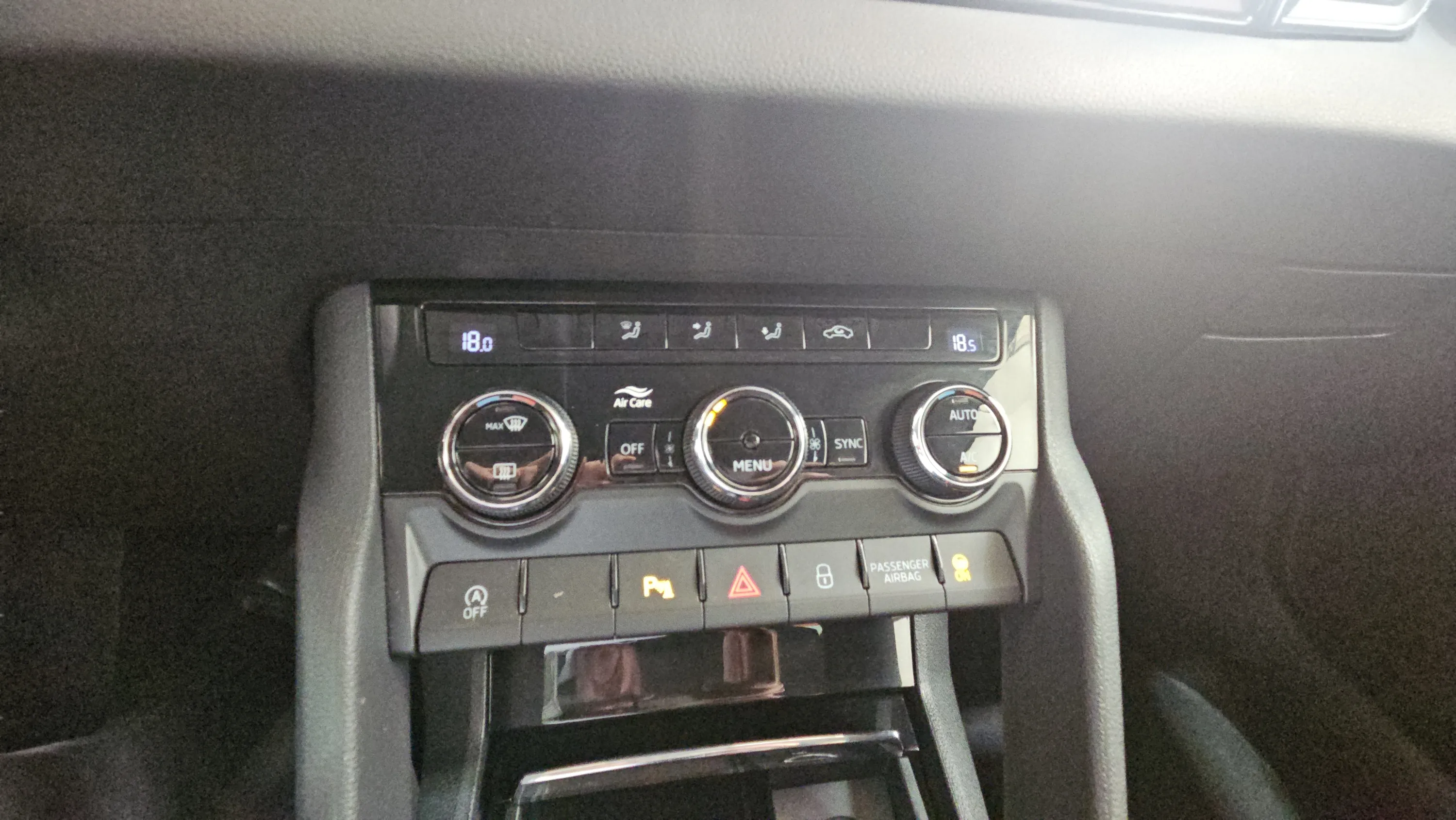 Škoda Karoq 1.5 TSI DSG ACT Selection - foto 13