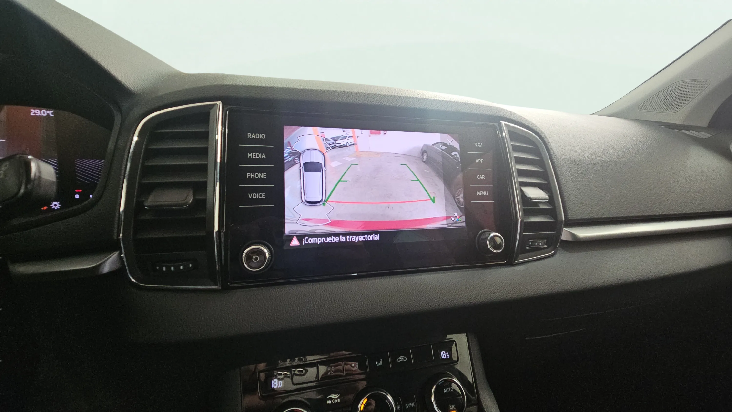 Škoda Karoq 1.5 TSI DSG ACT Selection - foto 12