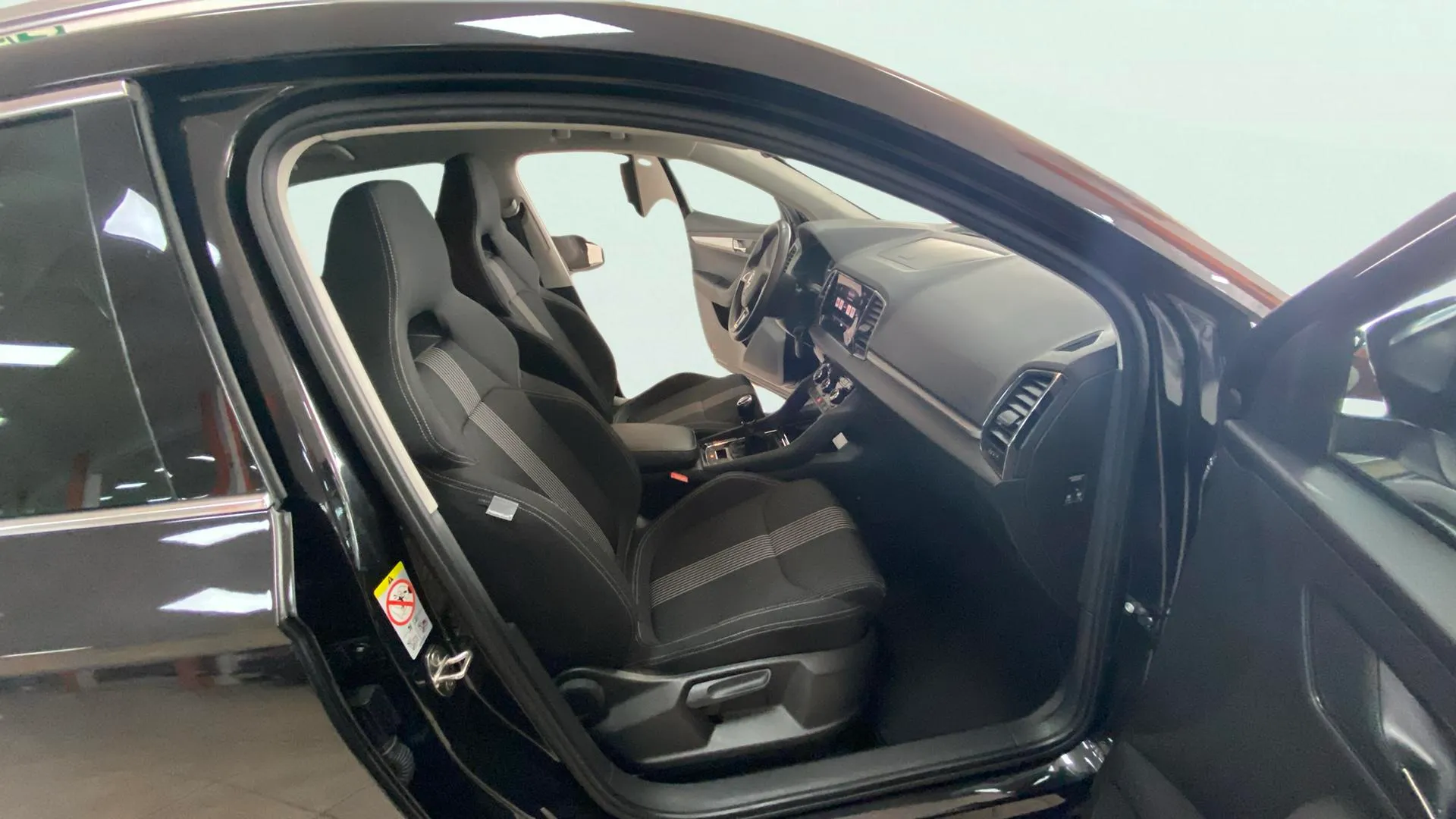 Škoda Karoq 1.0 TSI Ambition - foto 9