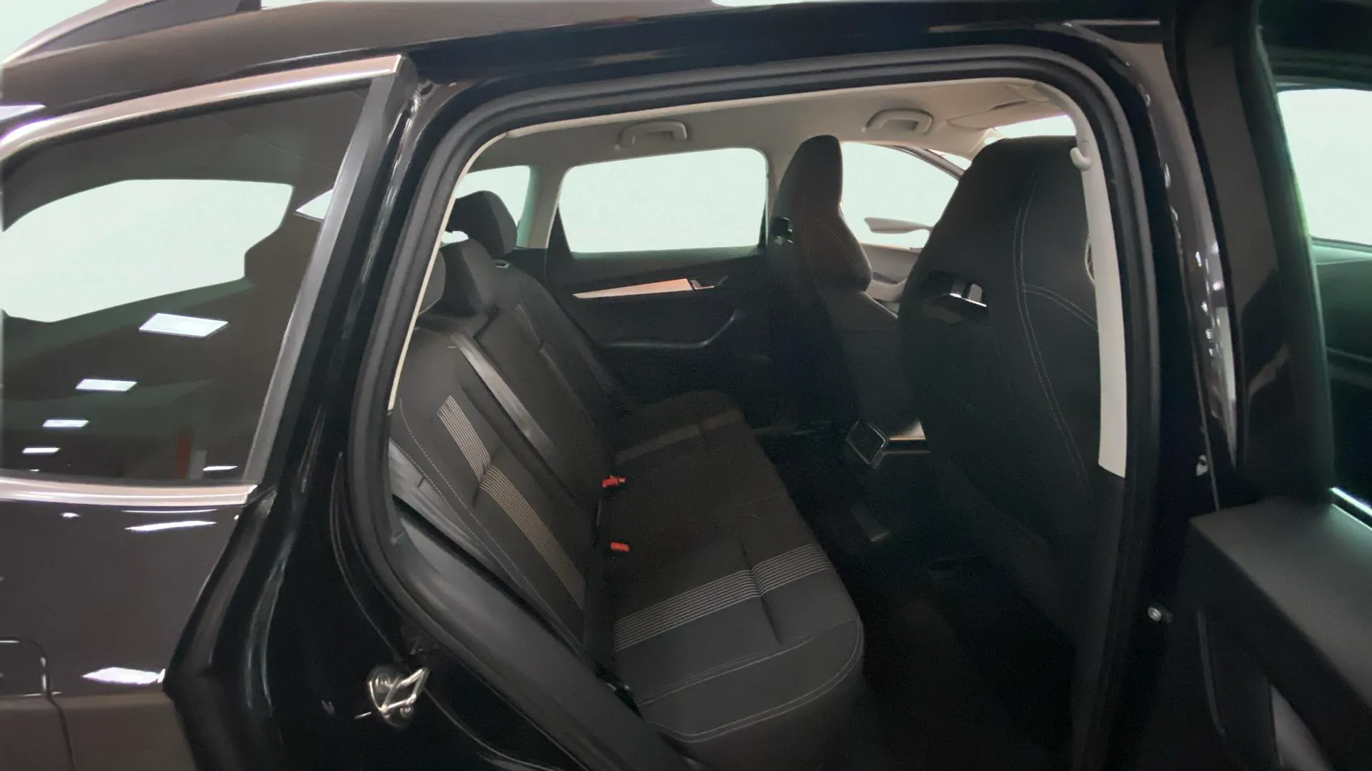 Škoda Karoq 1.0 TSI Ambition - foto 10