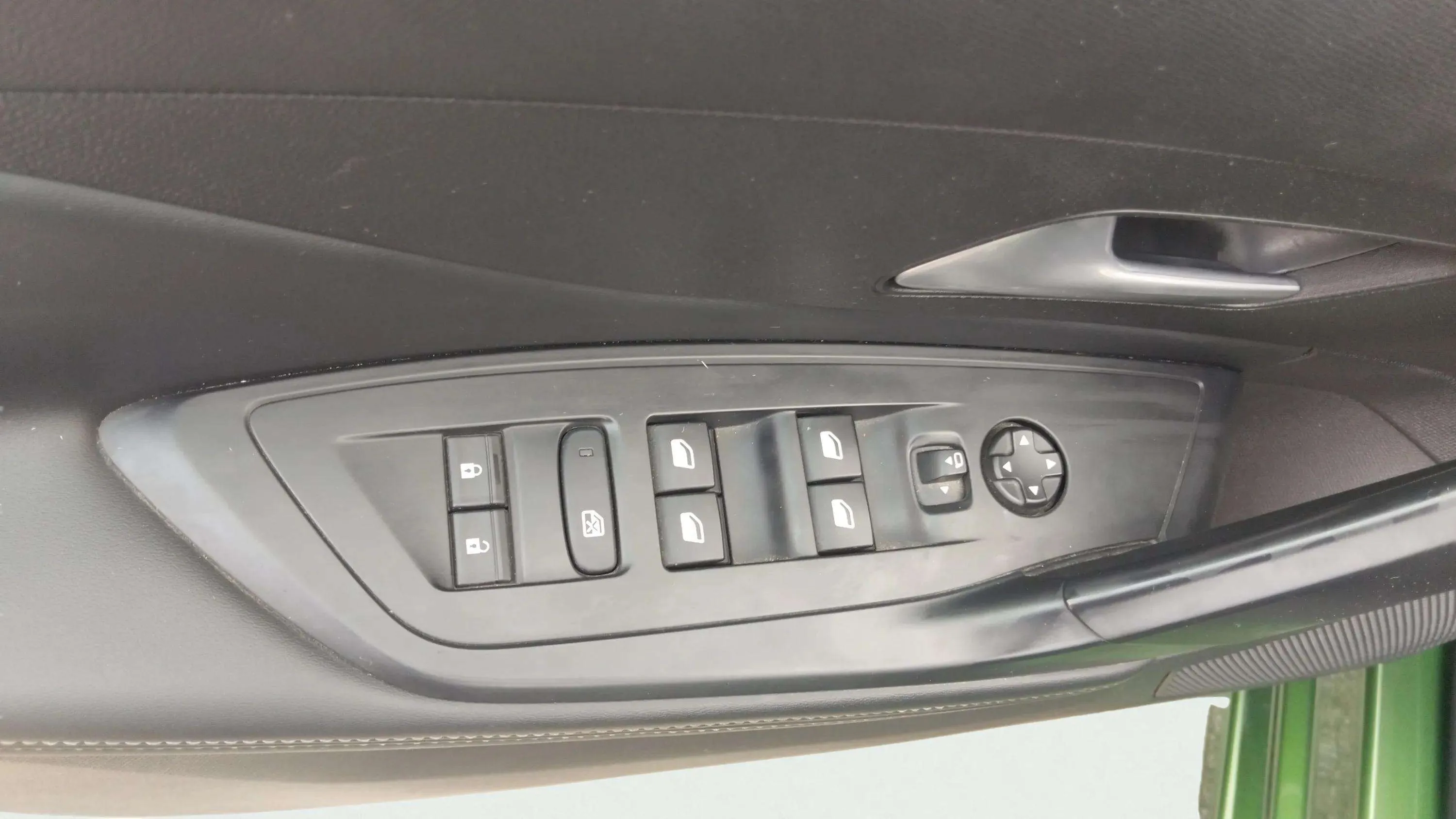 Peugeot 308 Allure Hybrid 180 eEAT8 - foto 19