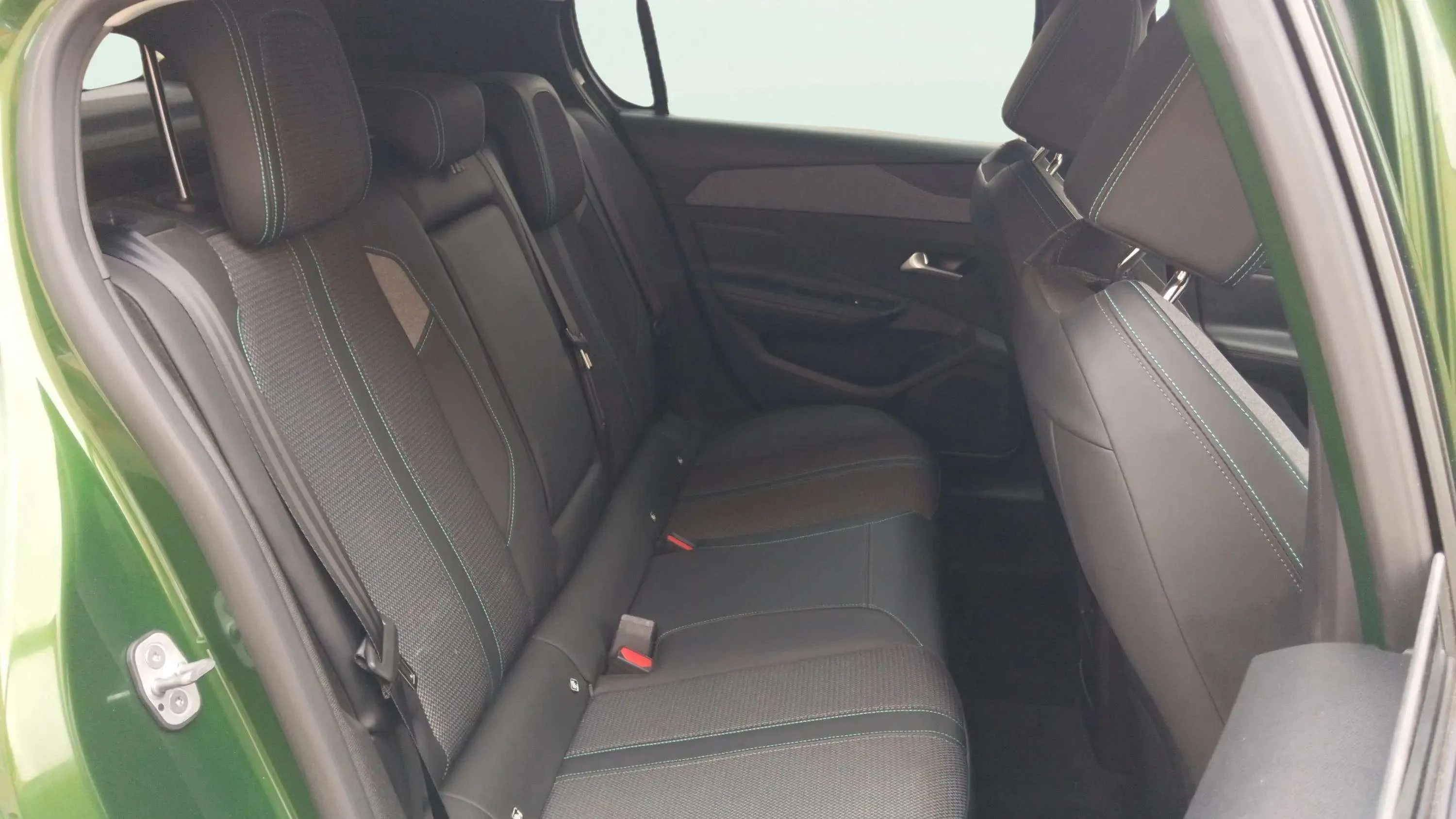 Peugeot 308 Allure Hybrid 180 eEAT8 - foto 22