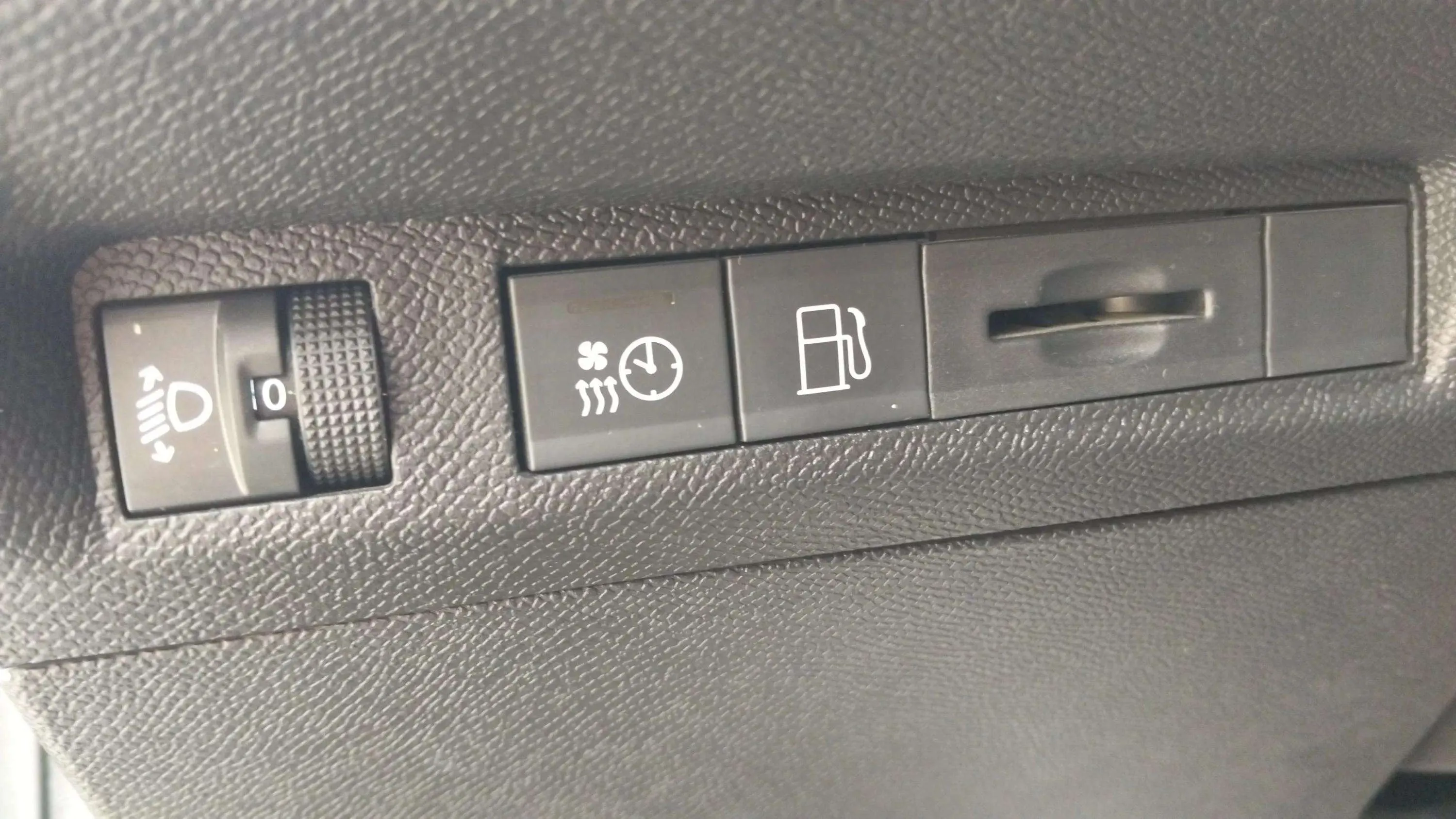 Peugeot 308 Allure Hybrid 180 eEAT8 - foto 11