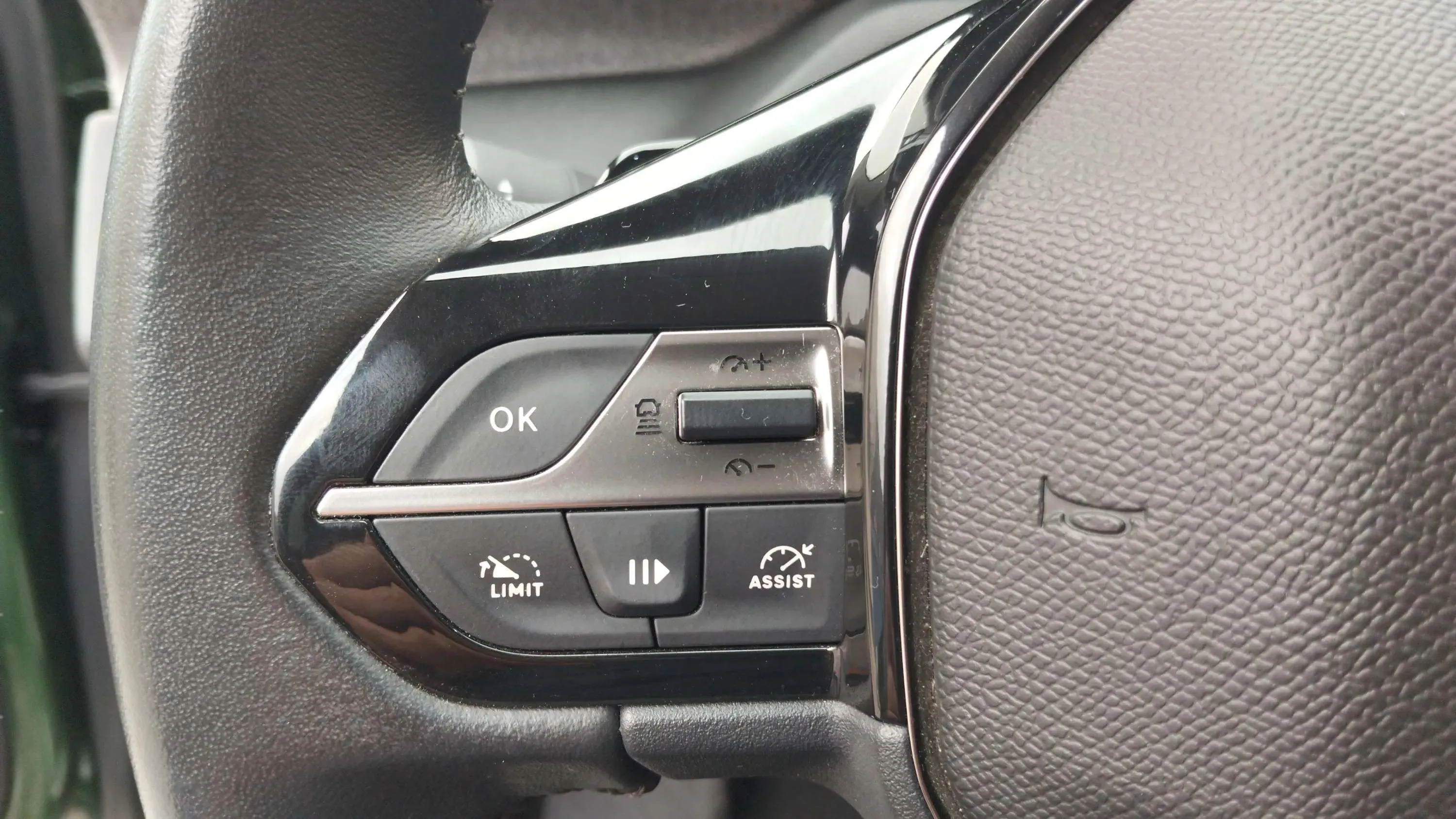 Peugeot 308 Allure Hybrid 180 eEAT8 - foto 7
