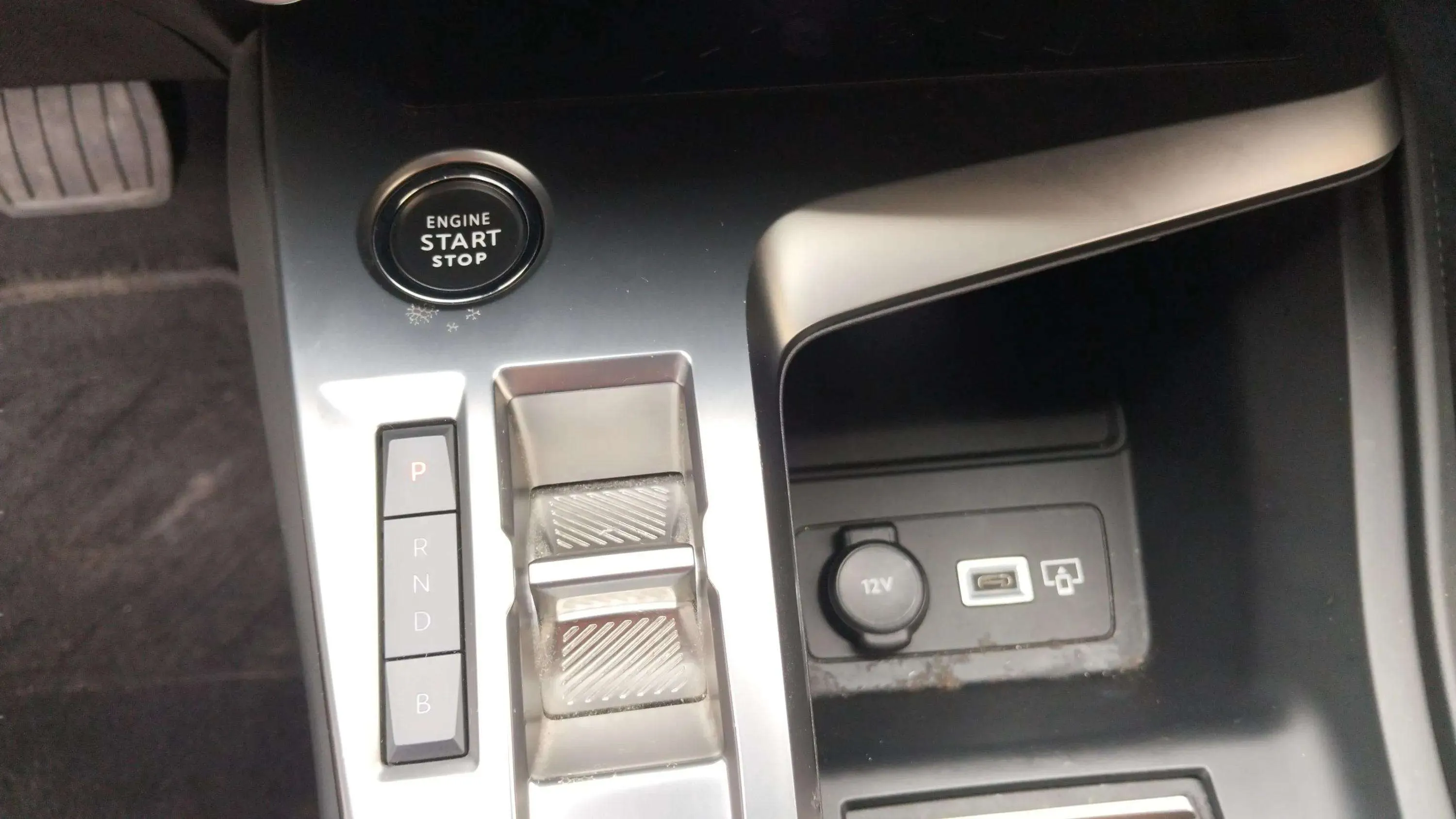 Peugeot 308 Allure Hybrid 180 eEAT8 - foto 17