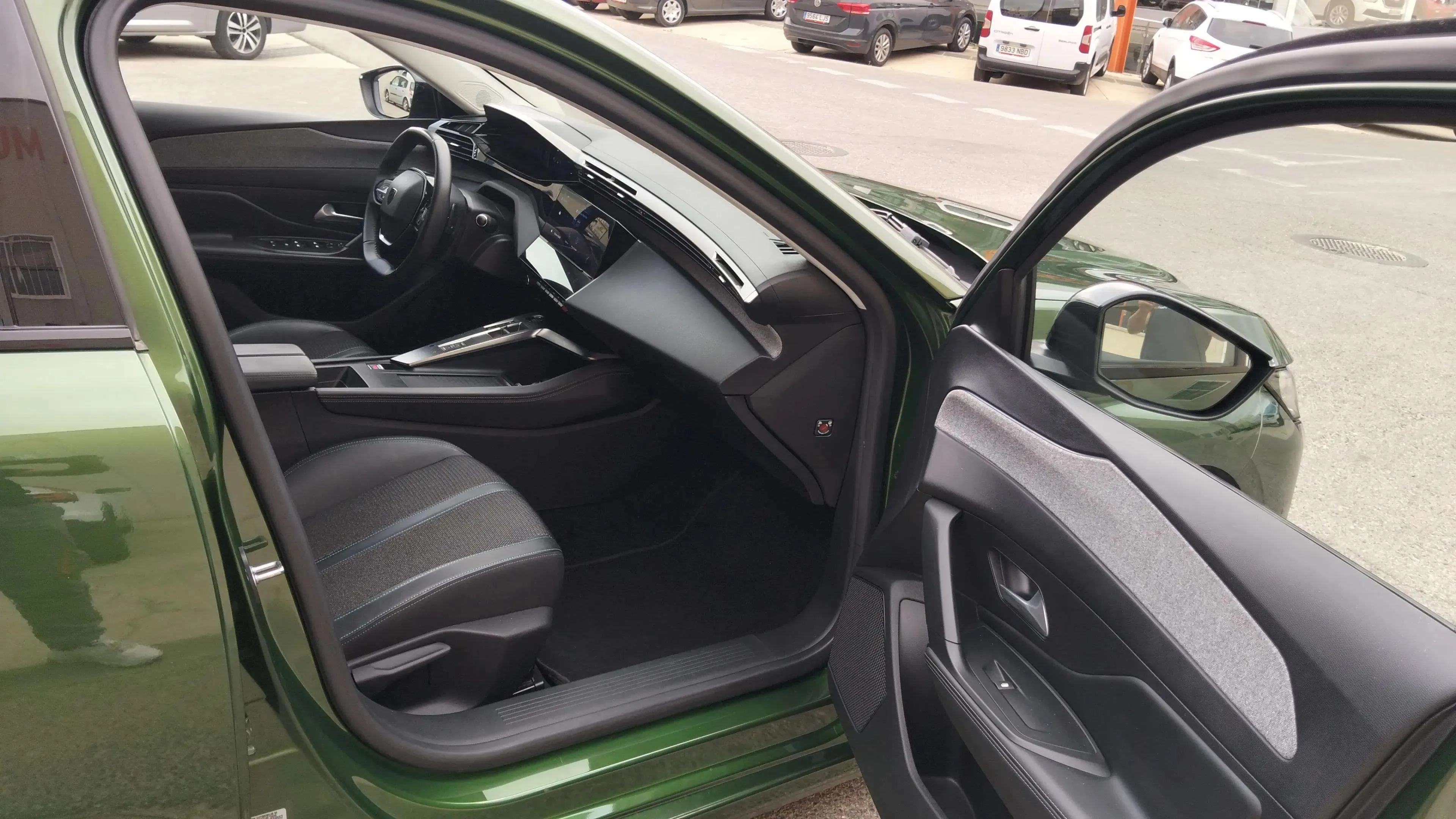 Peugeot 308 Allure Hybrid 180 eEAT8 - foto 21