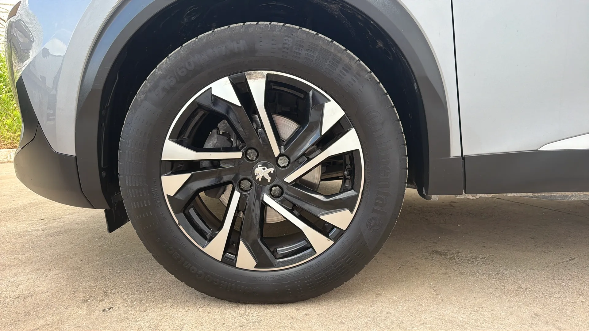 Peugeot 2008 Allure BlueHDi 100 BVM6 - foto 17