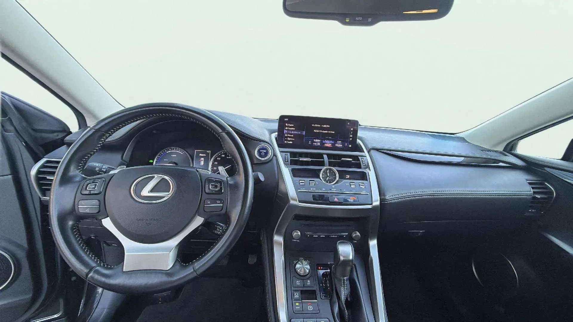 Lexus NX 2.5 300h Business 2WD - foto 24