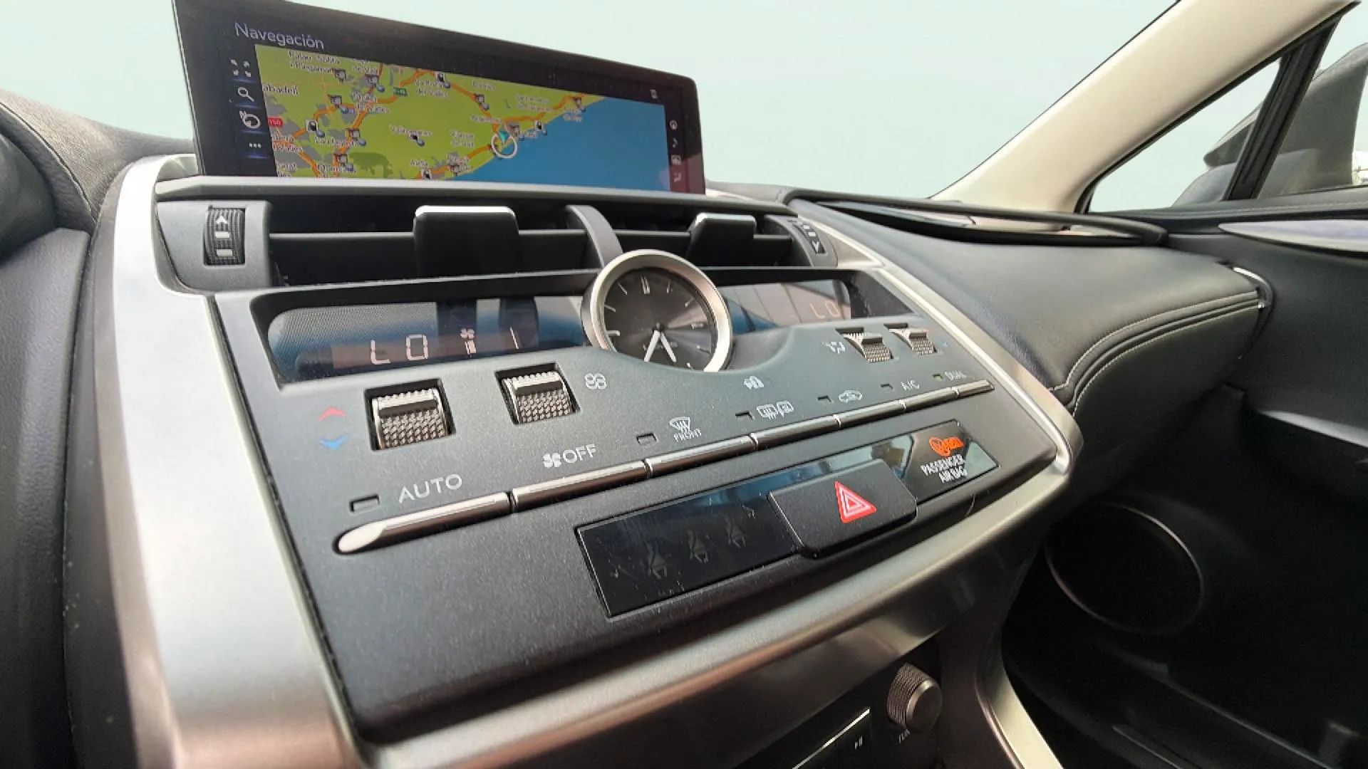 Lexus NX 2.5 300h Business 2WD - foto 14