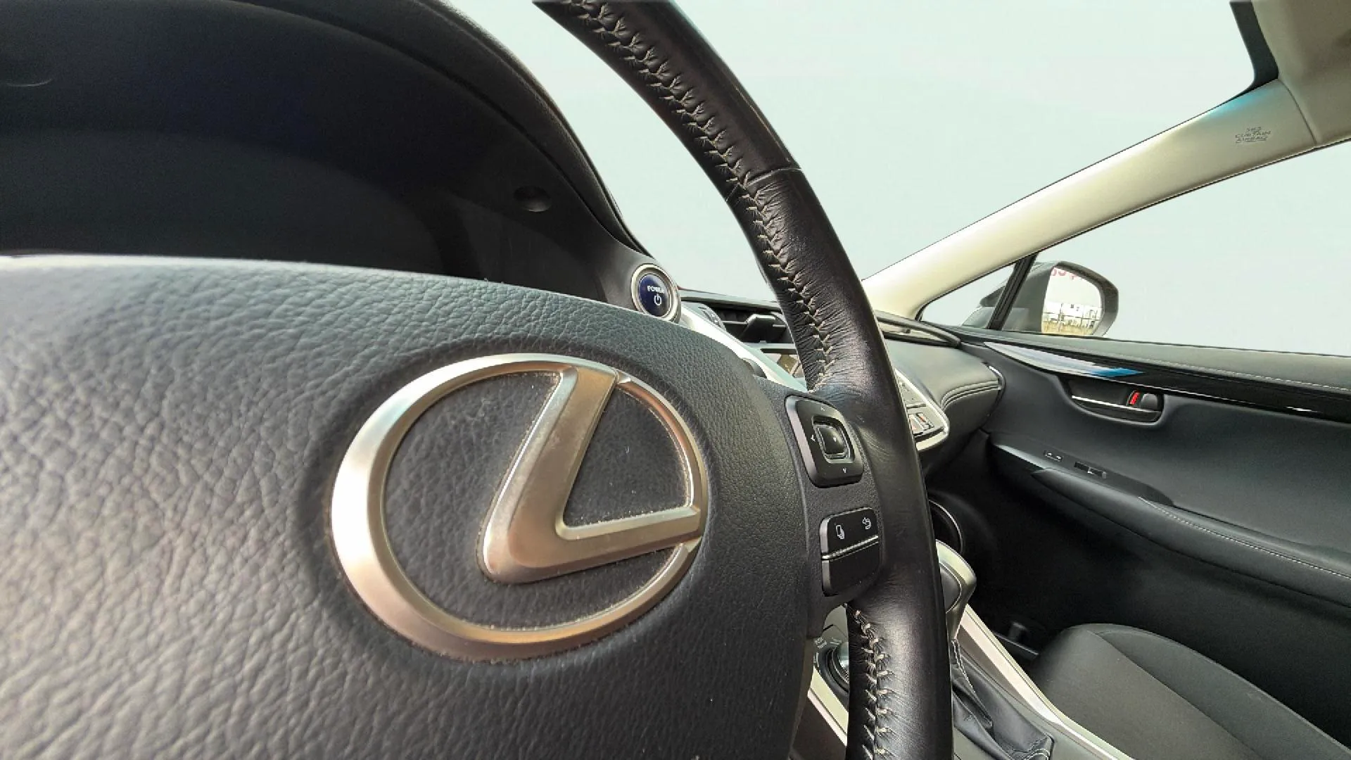 Lexus NX 2.5 300h Business 2WD - foto 29