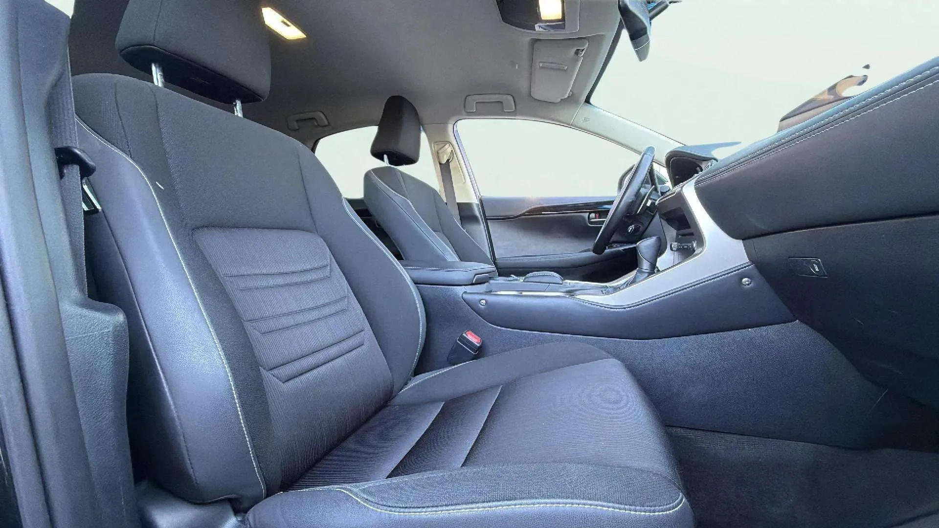 Lexus NX 2.5 300h Business 2WD - foto 23