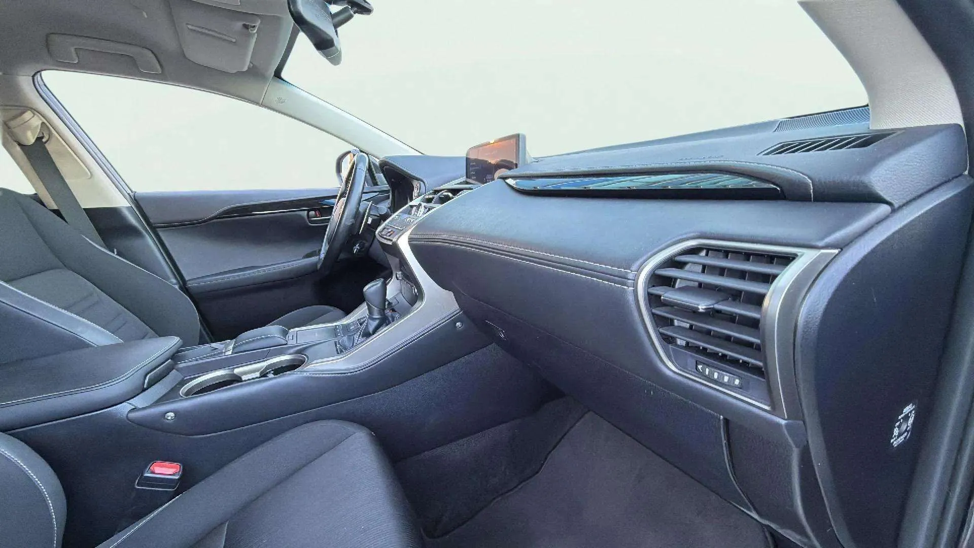 Lexus NX 2.5 300h Business 2WD - foto 22