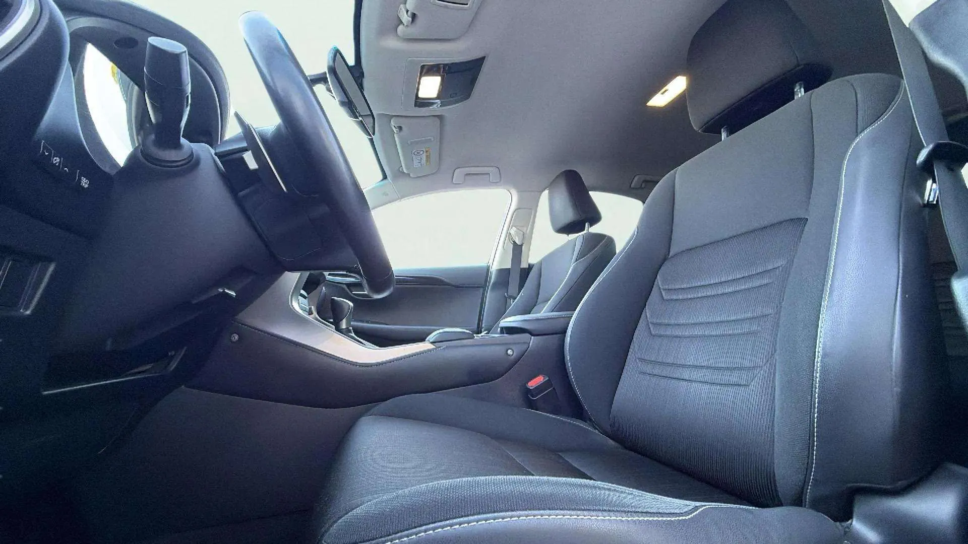 Lexus NX 2.5 300h Business 2WD - foto 10