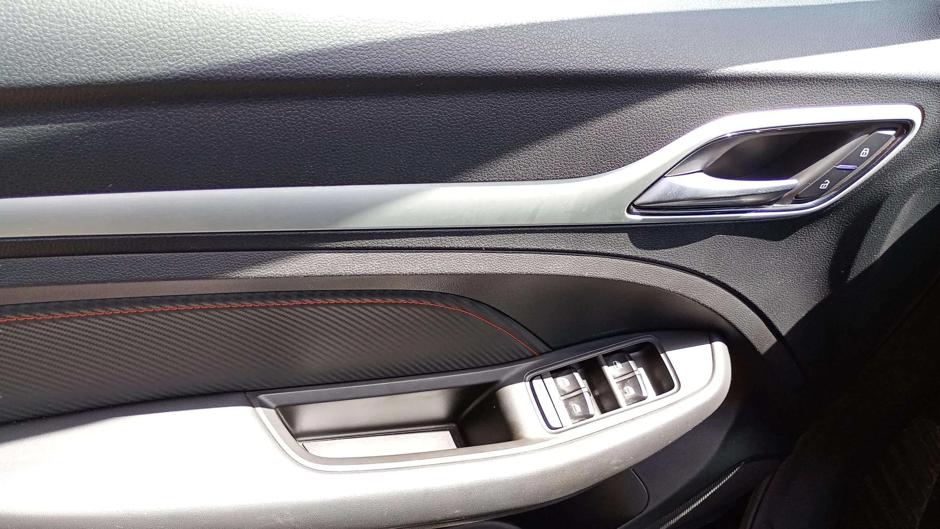 MG ZS 72kWh Luxury - foto 12