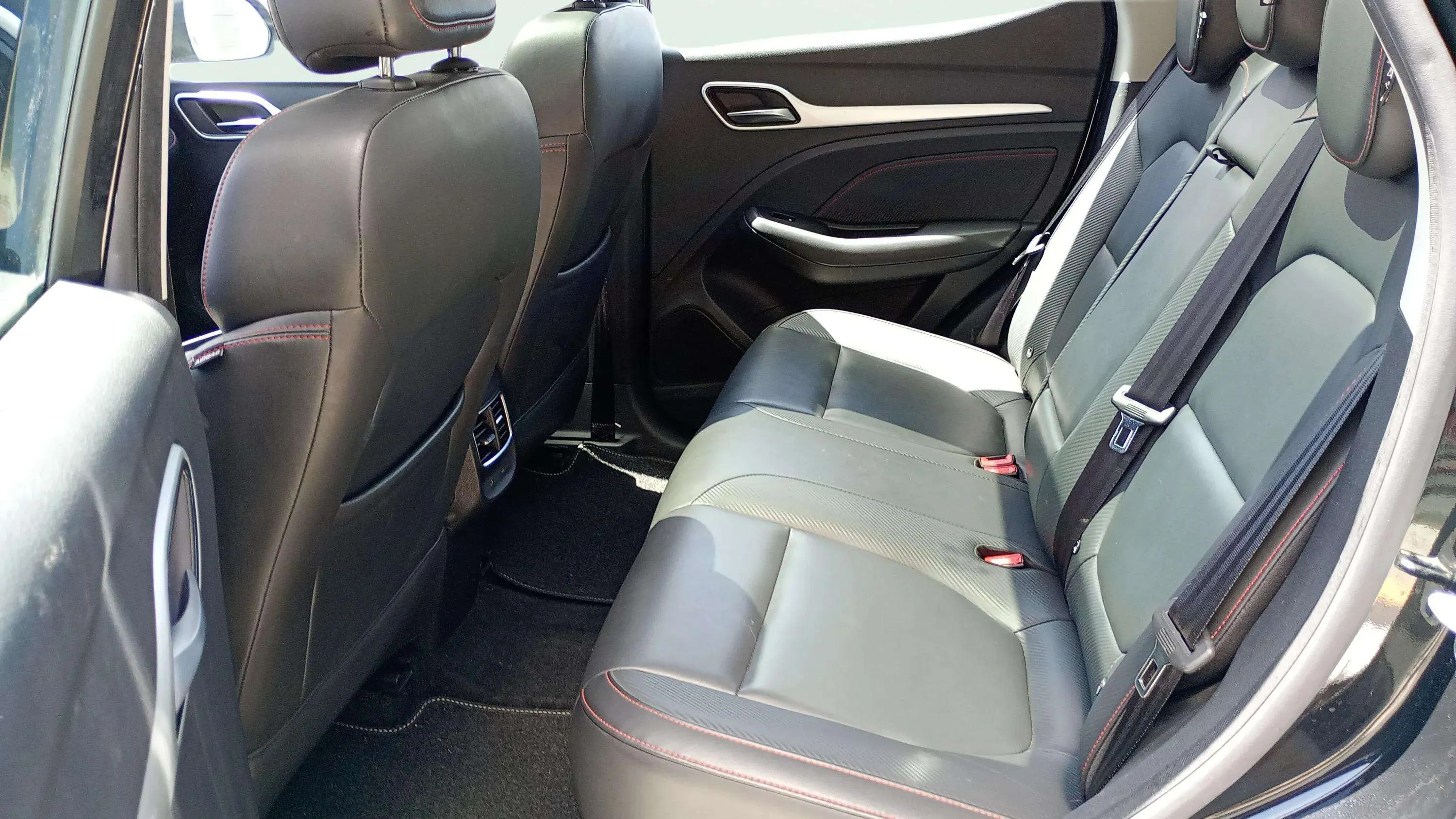MG ZS 72kWh Luxury - foto 11