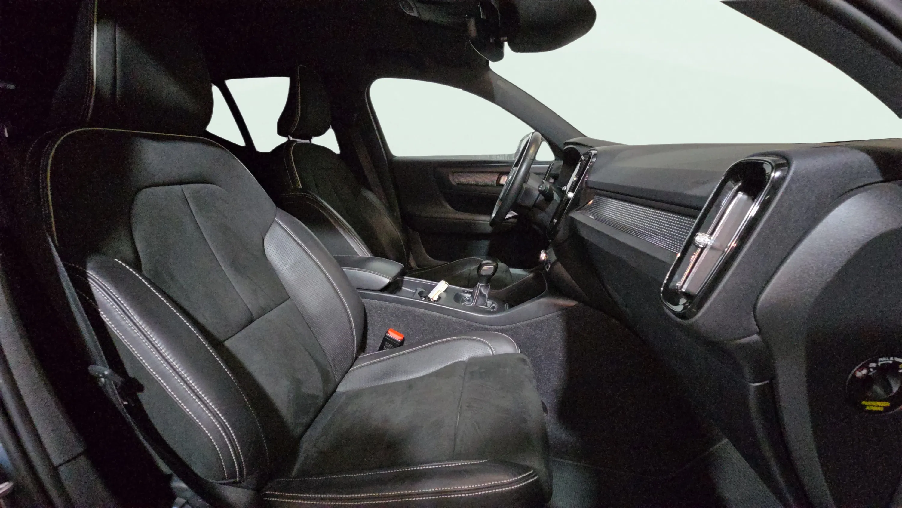 Volvo XC40 2.0 D3 R-Design - foto 18