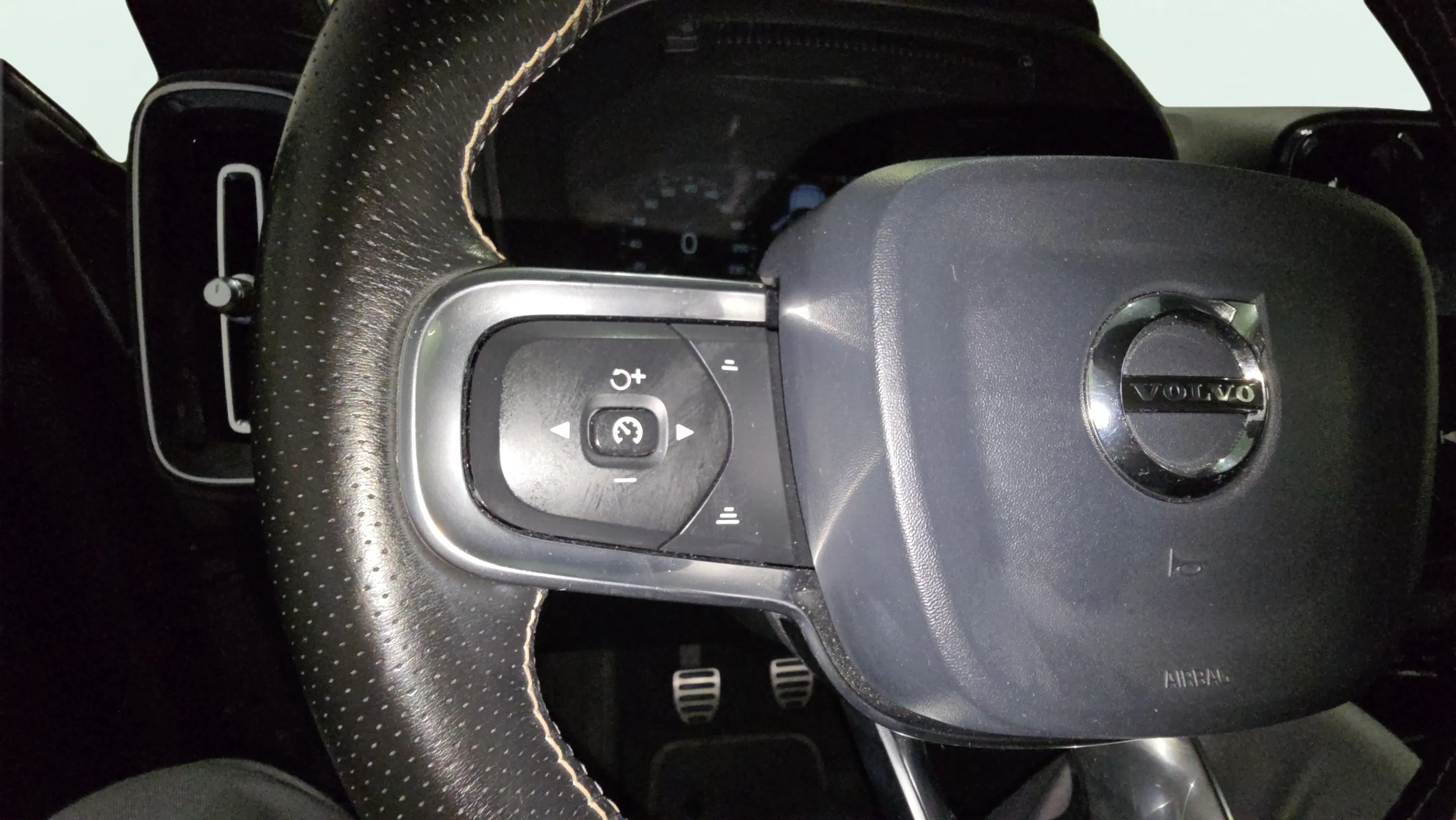 Volvo XC40 2.0 D3 R-Design - foto 13