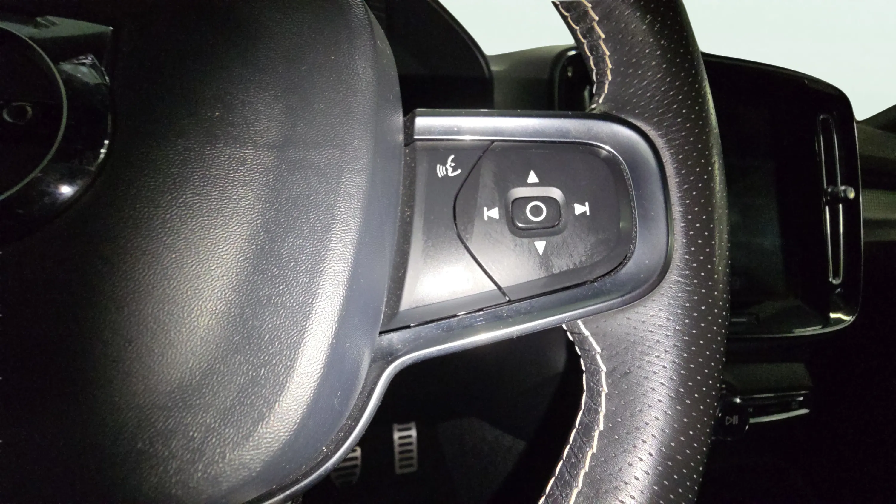 Volvo XC40 2.0 D3 R-Design - foto 14