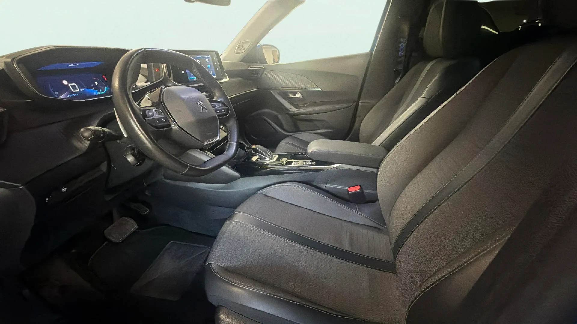Peugeot 2008 Allure Pack PureTech 130 EAT8 - foto 15