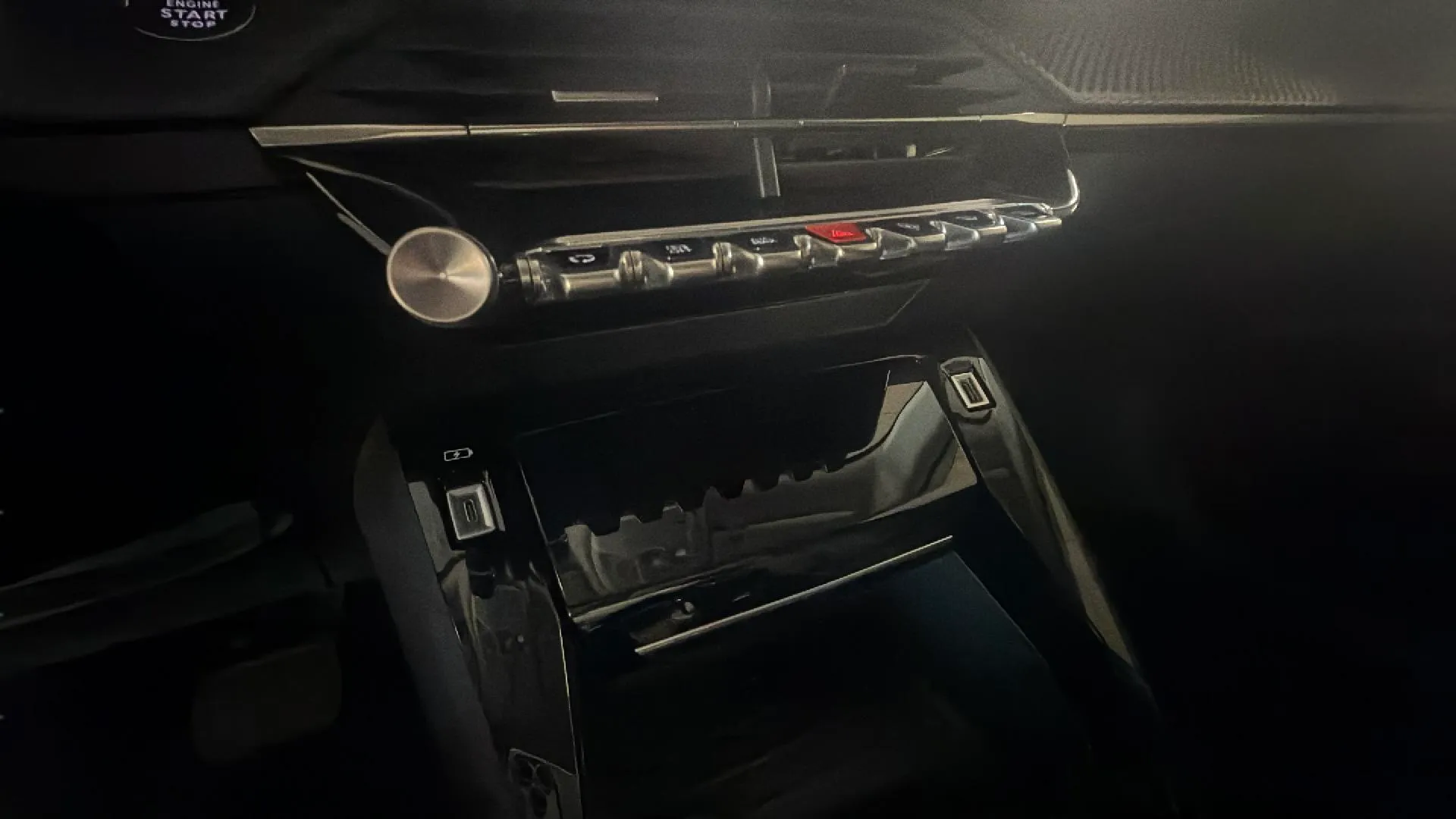 Peugeot 2008 Allure Pack PureTech 130 EAT8 - foto 17