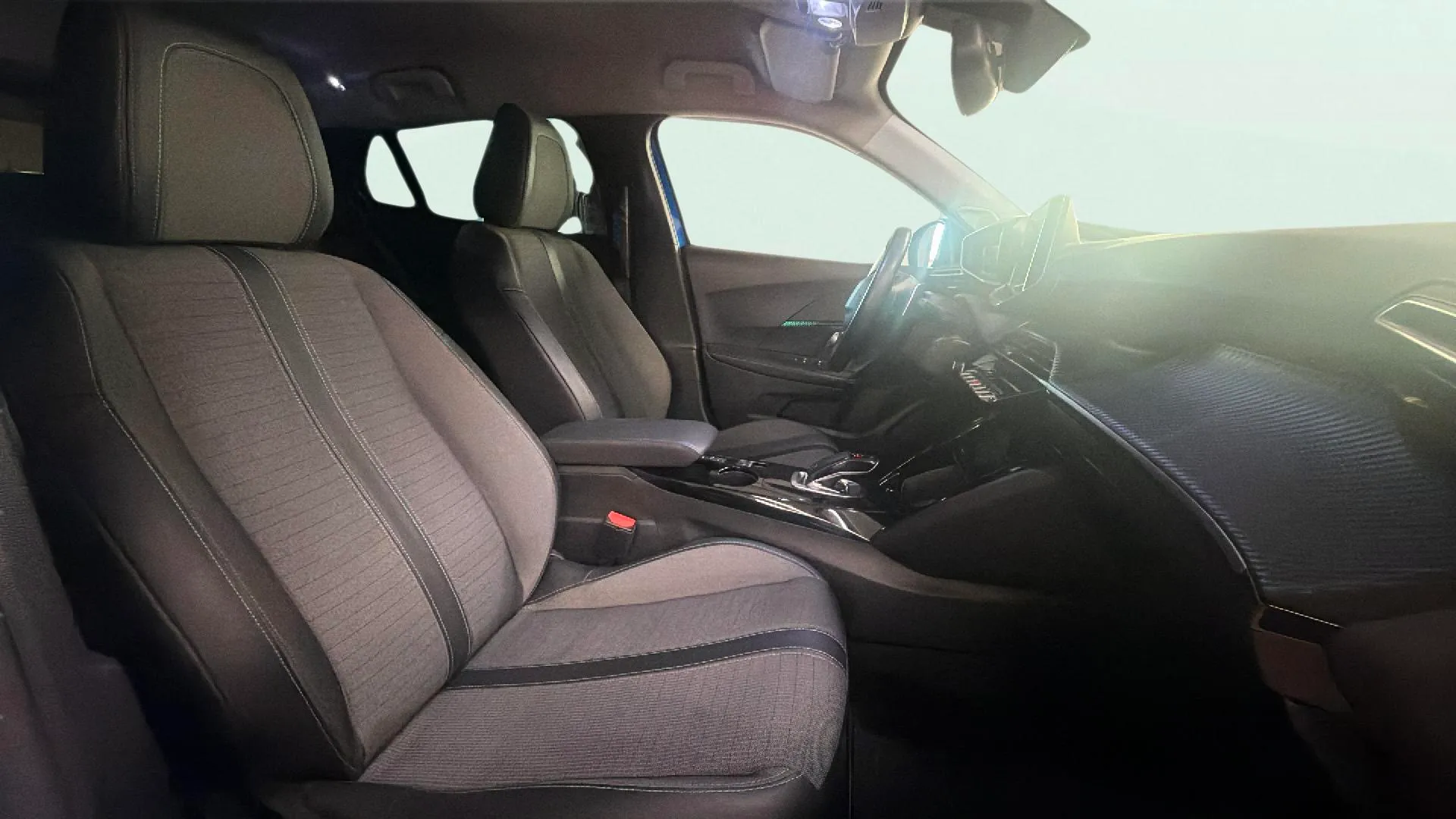 Peugeot 2008 Allure Pack PureTech 130 EAT8 - foto 14