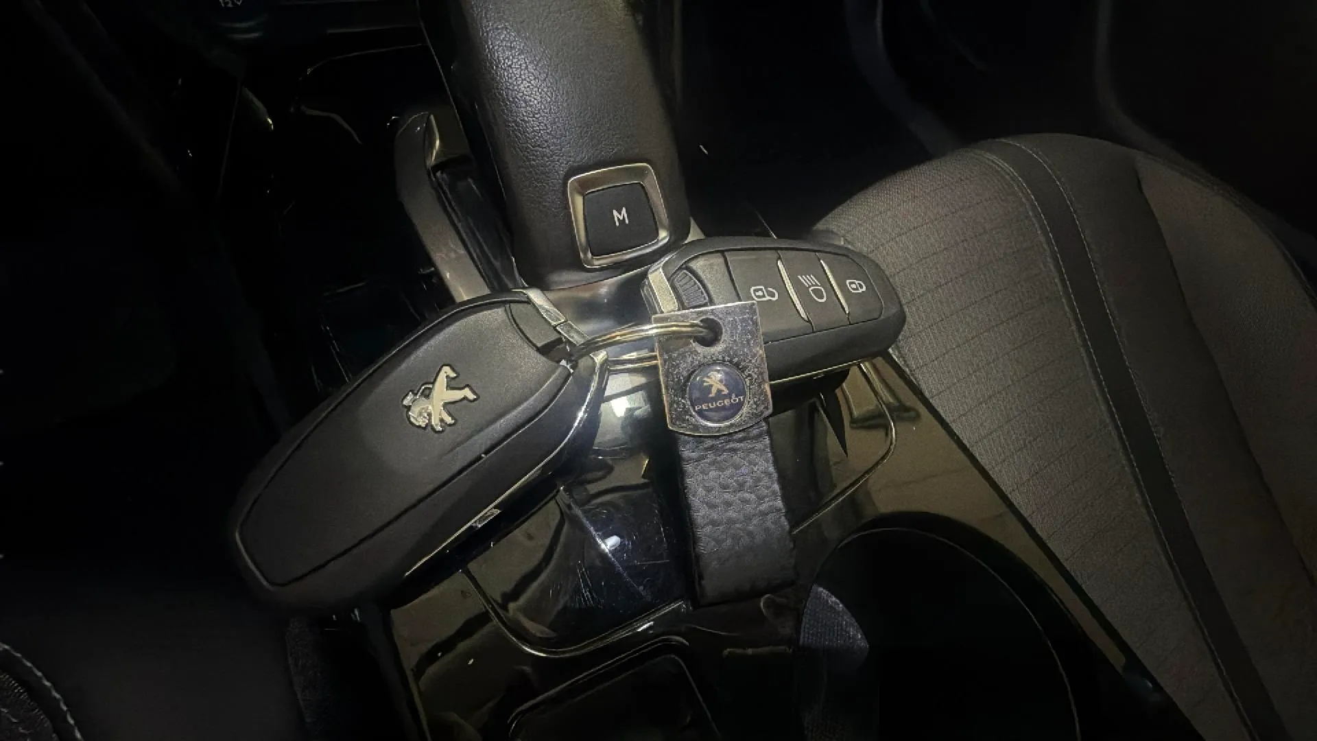 Peugeot 2008 Allure Pack PureTech 130 EAT8 - foto 16