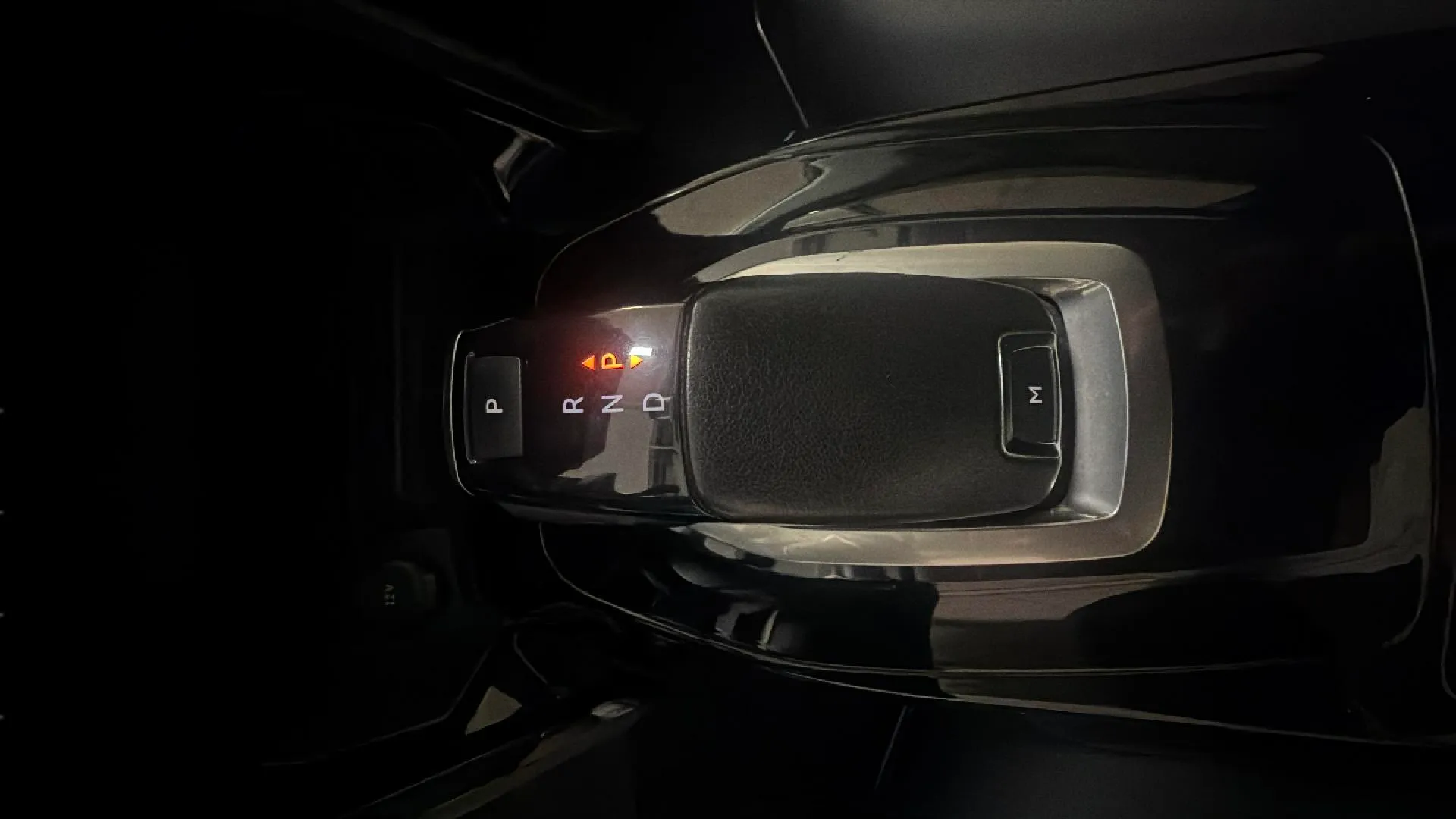 Peugeot 2008 Allure Pack PureTech 130 EAT8 - foto 19