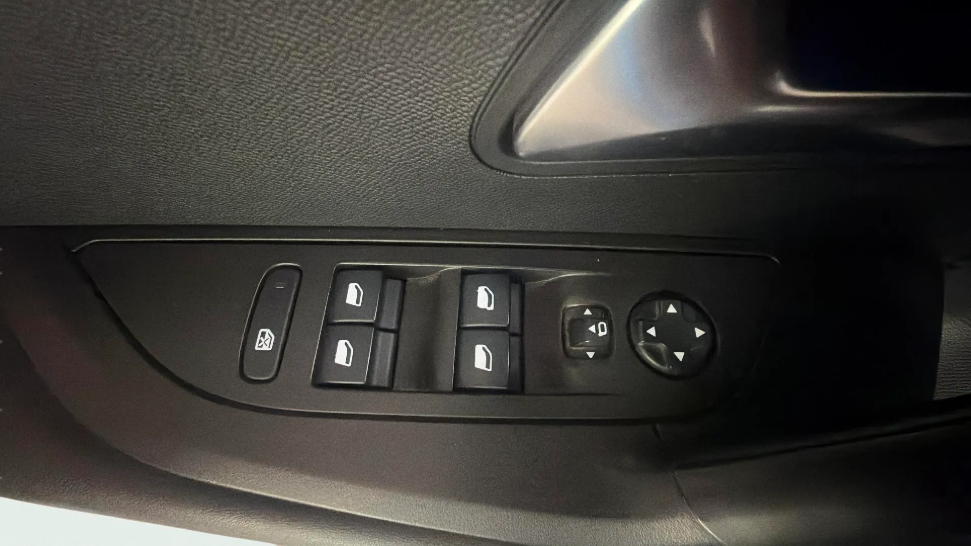 Peugeot 2008 Allure Pack PureTech 130 EAT8 - foto 21