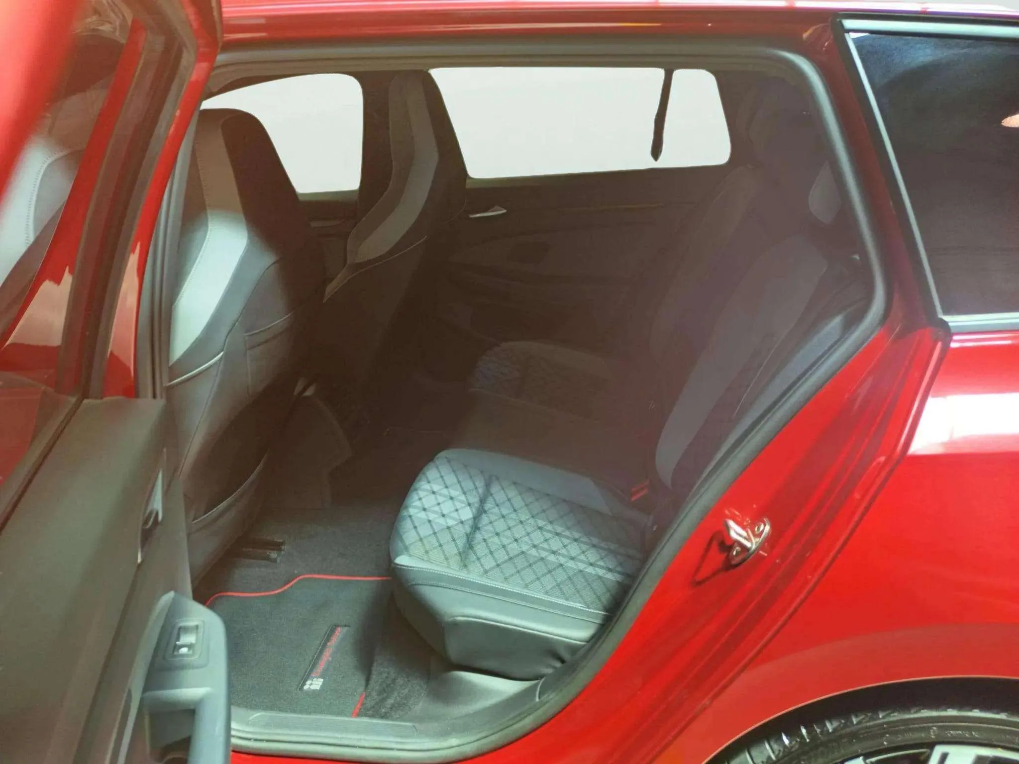 Volkswagen Golf R-Line 2.0 TDI DSG Variant - foto 12