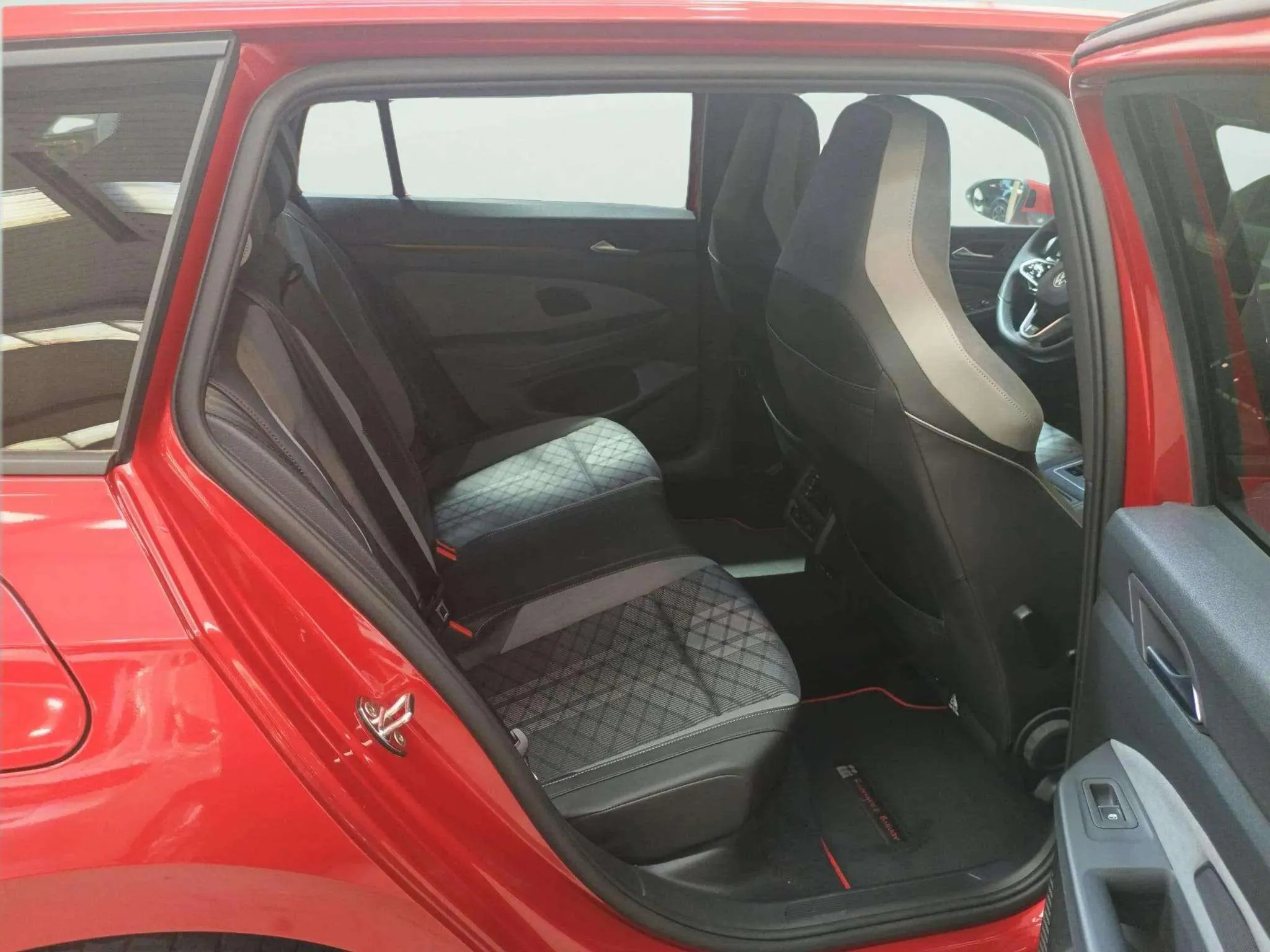 Volkswagen Golf R-Line 2.0 TDI DSG Variant - foto 9